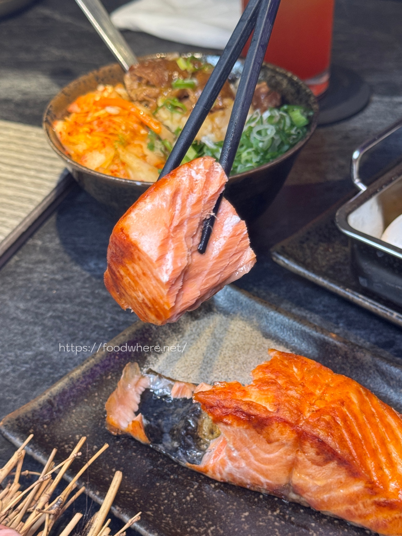 (最新菜單連結)專人代烤 高雄燒肉餐酒館《D-MEAT燒肉餐酒館》吃過保證無限回訪，餐點選擇多！二樓有包廂空間 @高雄美食底對
