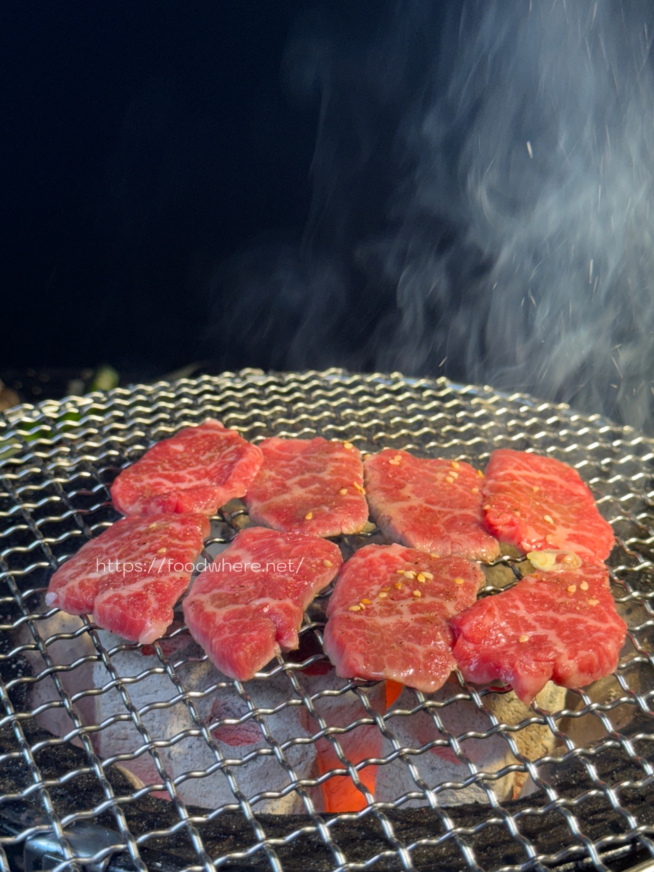 (最新菜單連結)專人代烤 高雄燒肉餐酒館《D-MEAT燒肉餐酒館》吃過保證無限回訪，餐點選擇多！二樓有包廂空間 @高雄美食底對