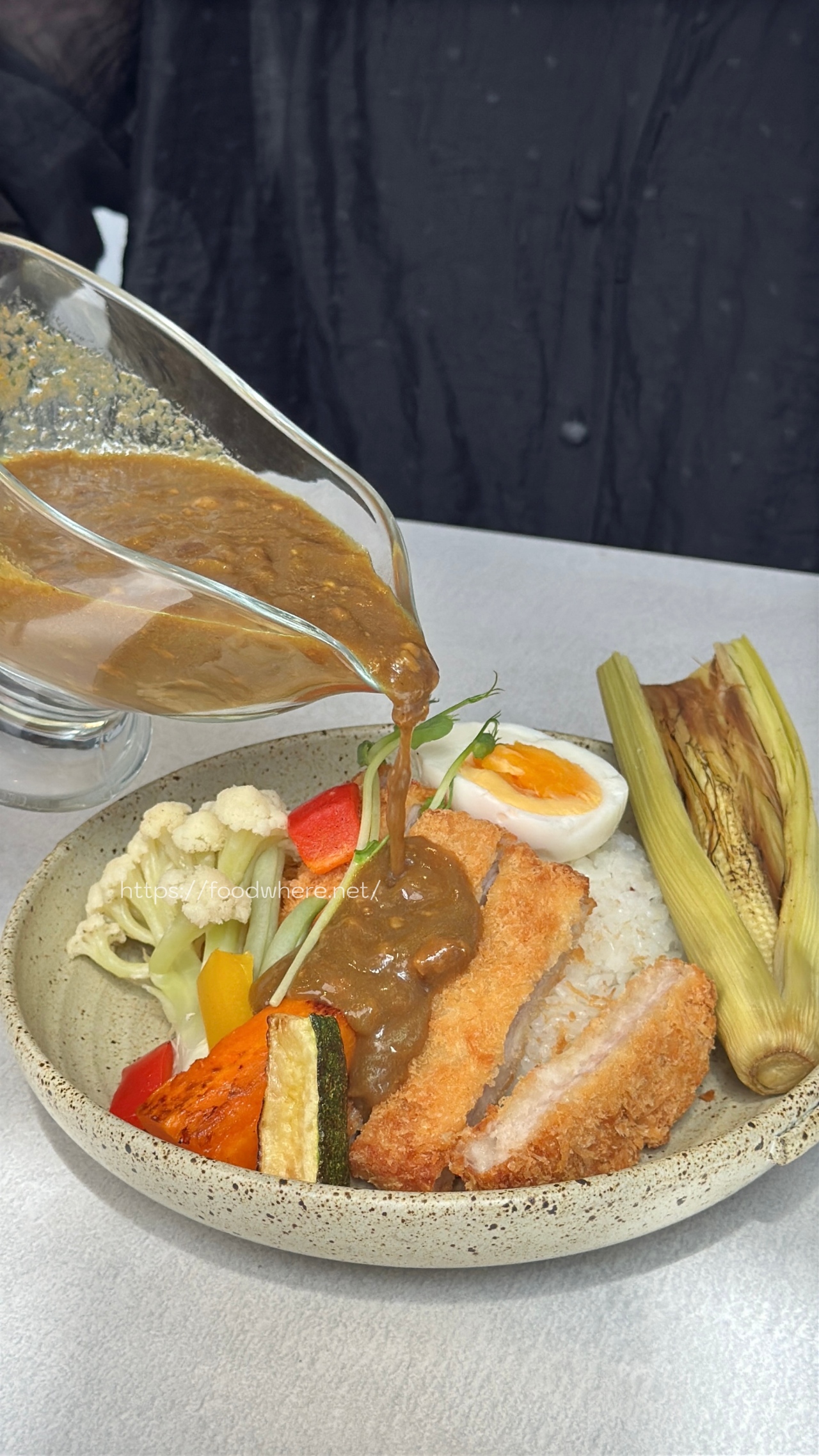 三民區超低調早午餐《漾漾食光》餐點推薦：咖哩飯、烘蛋、美式早餐拼盤 @高雄美食底對