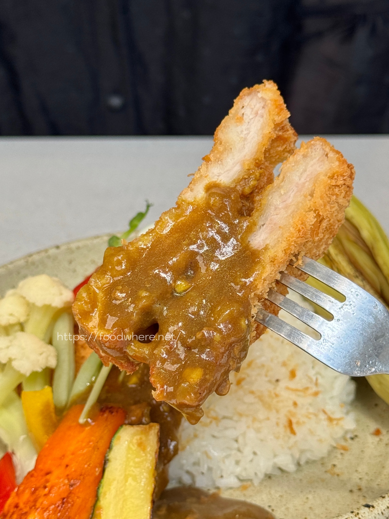 三民區超低調早午餐《漾漾食光》餐點推薦：咖哩飯、烘蛋、美式早餐拼盤 @高雄美食底對