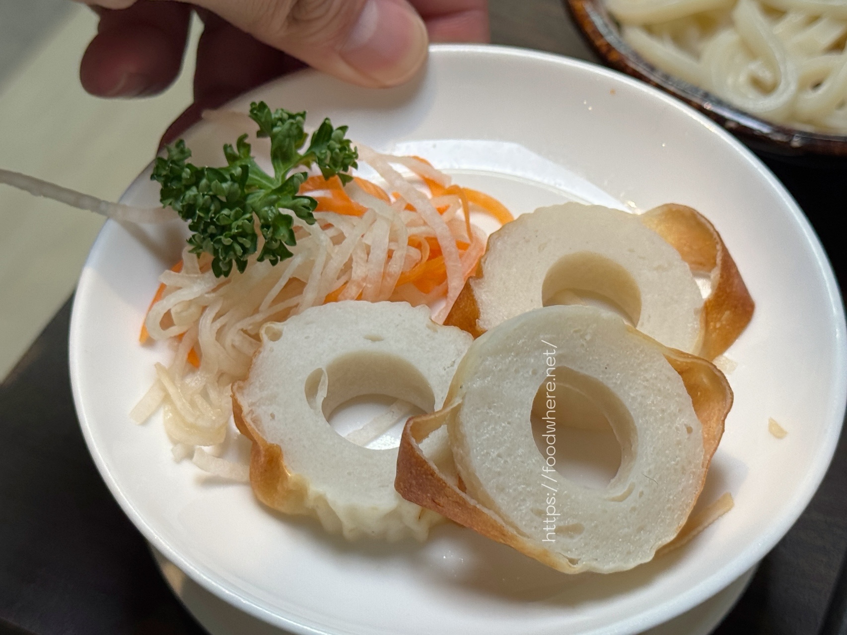 美麗島捷運站《神戶亭》日本老闆開的平價壽喜燒鍋物不用300元 自助區菜吧火鍋料吃到飽 @高雄美食底對