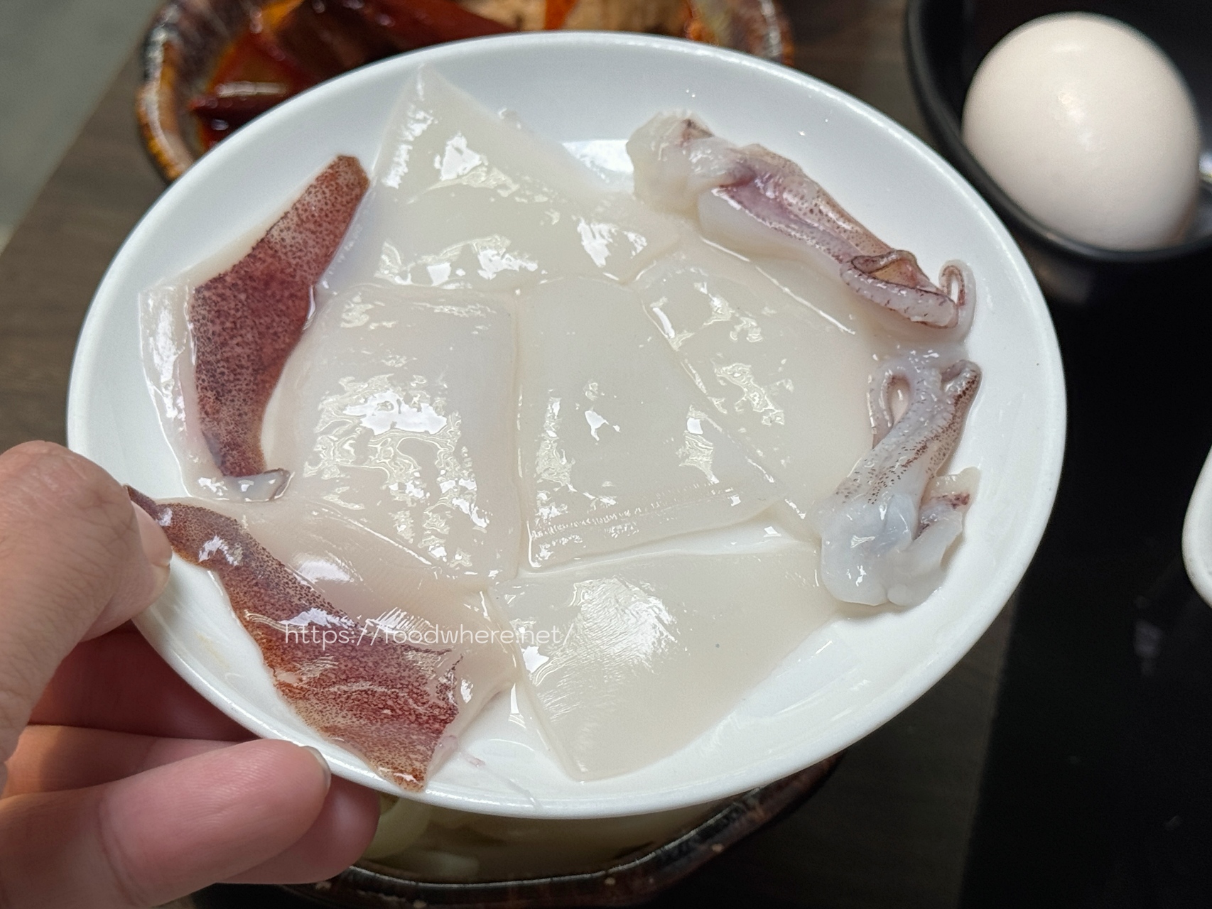 美麗島捷運站《神戶亭》日本老闆開的平價壽喜燒鍋物不用300元 自助區菜吧火鍋料吃到飽 @高雄美食底對