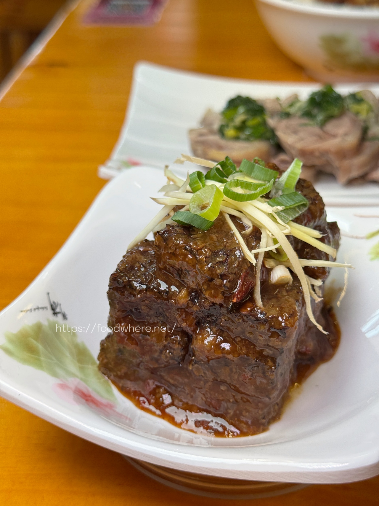 高雄露水雞專賣《阿爸餵露水雞》農場直營口感紮實膠質感滿滿露水雞湯、必點招牌雞魯飯 @高雄美食底對