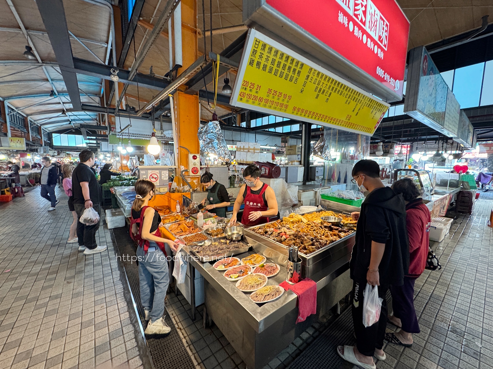 武廟市場《盛家滷味》被我朋友推坑好幾次！太晚去被夾光光  燻茶鵝也是必買 @高雄美食底對