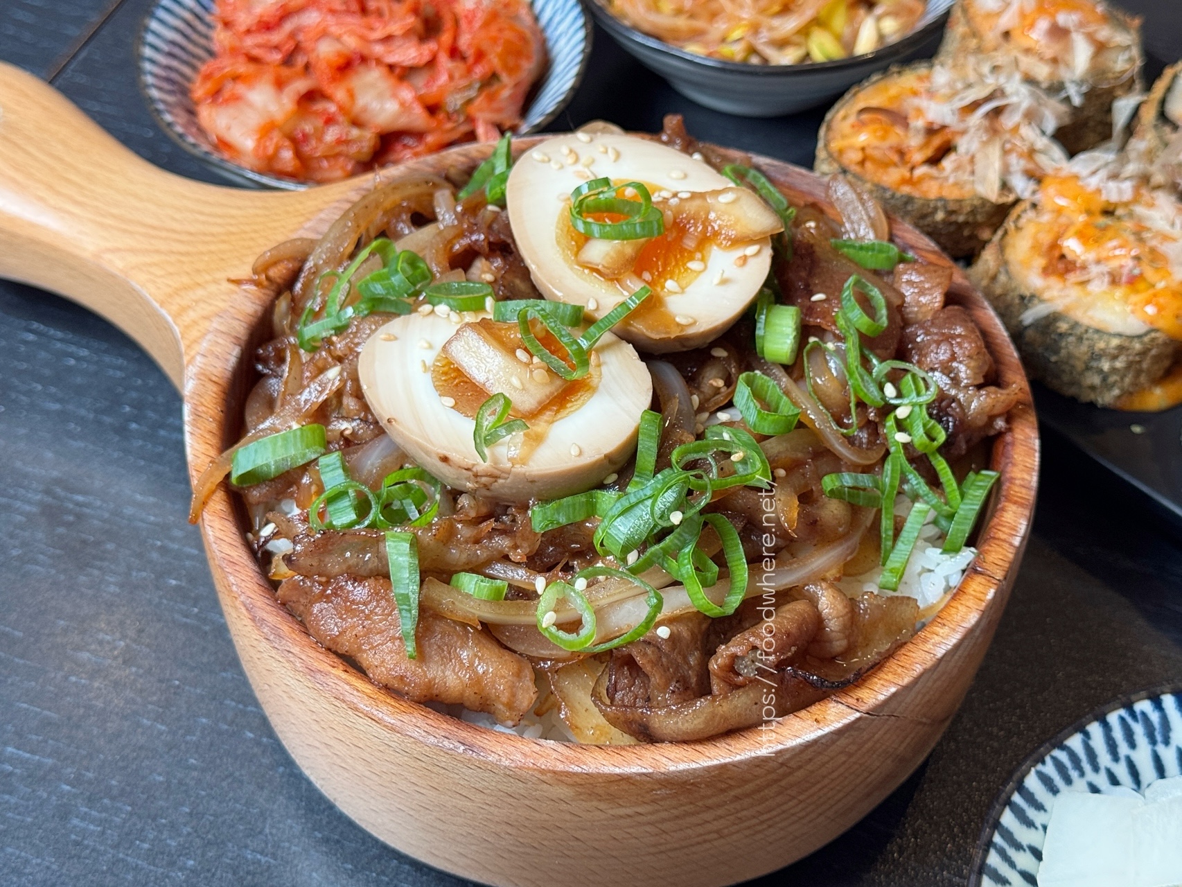 高雄最好吃平價韓式炸雞《卡雞麻韓式炸雞》推薦半半套餐、泡菜豬肉飯卷、生菜包烤肉 @高雄美食底對