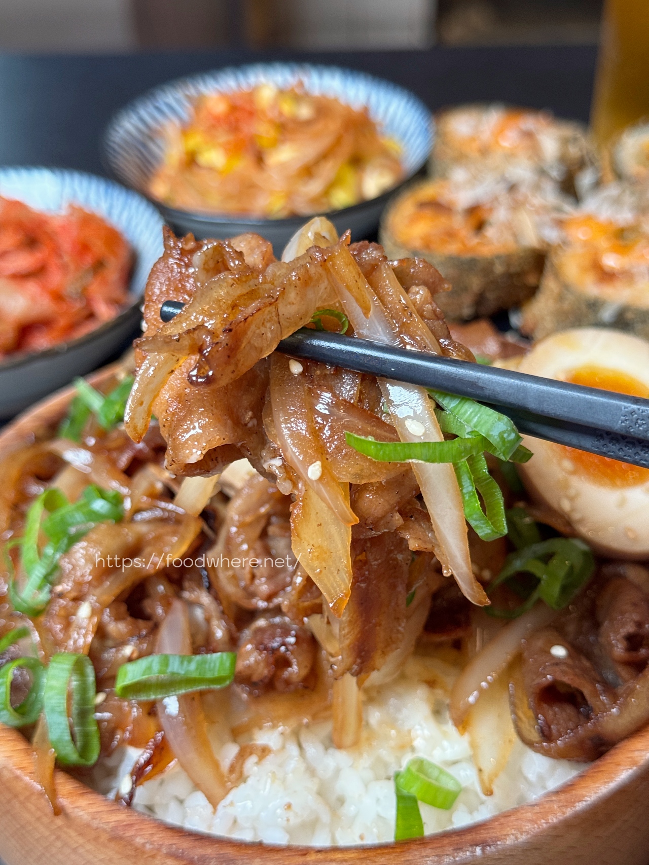 高雄最好吃平價韓式炸雞《卡雞麻韓式炸雞》推薦半半套餐、泡菜豬肉飯卷、生菜包烤肉 @高雄美食底對