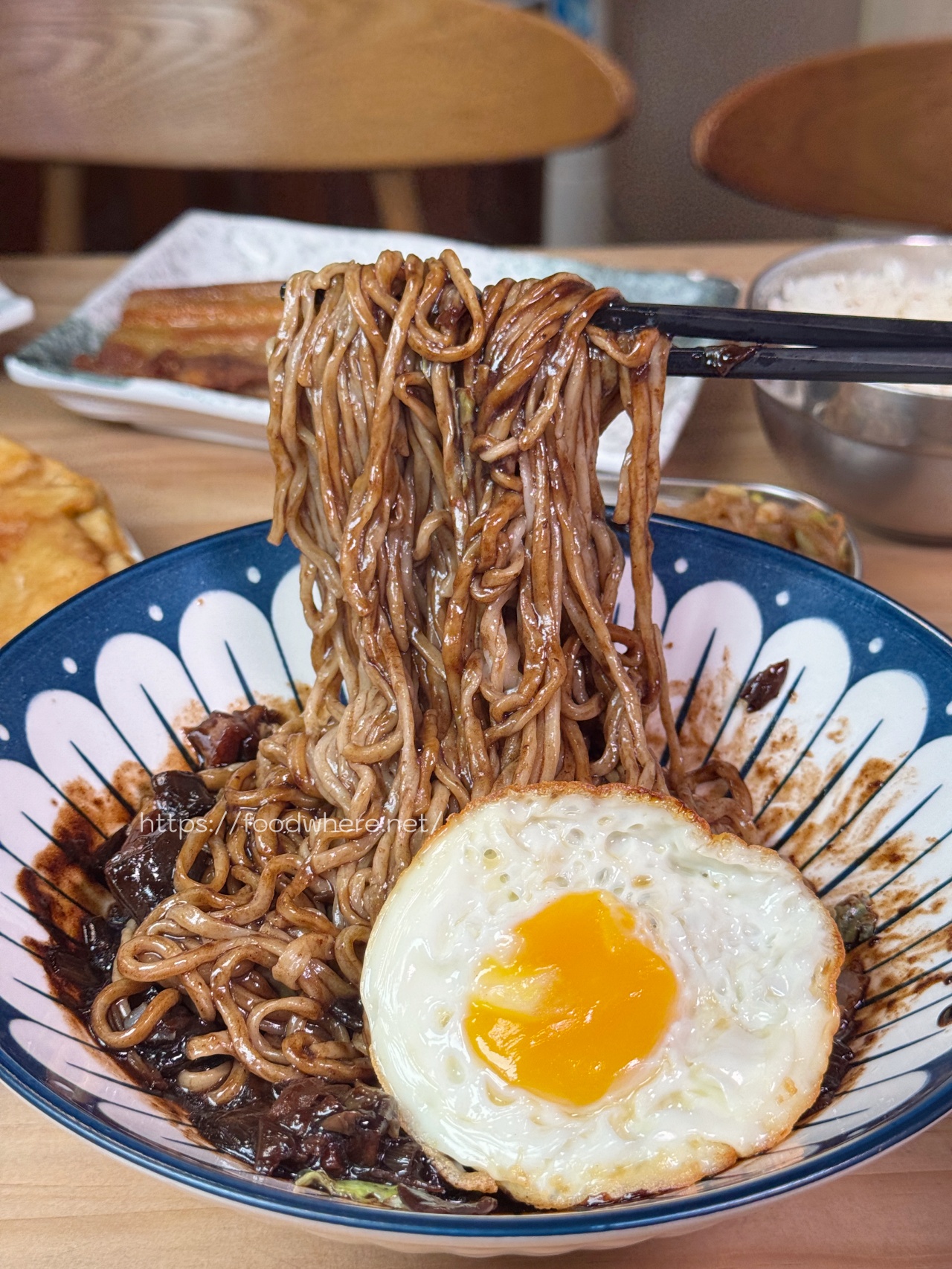 （有放最新菜單）高雄在地營業20年韓式料理《李氏朝鮮館》餐點大份量！必吃海鮮煎餅、石鍋拌飯飯、炸醬麵 @高雄美食底對