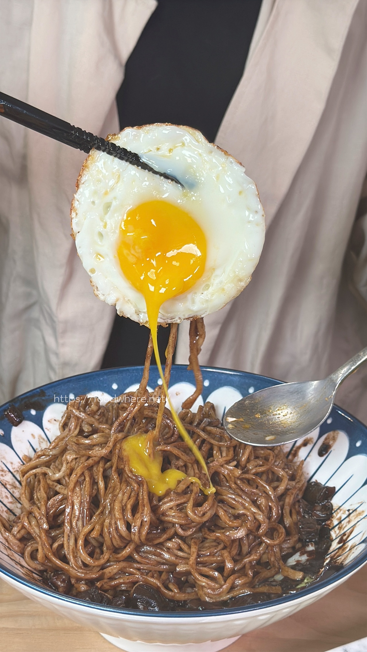 （有放最新菜單）高雄在地營業20年韓式料理《李氏朝鮮館》餐點大份量！必吃海鮮煎餅、石鍋拌飯飯、炸醬麵 @高雄美食底對