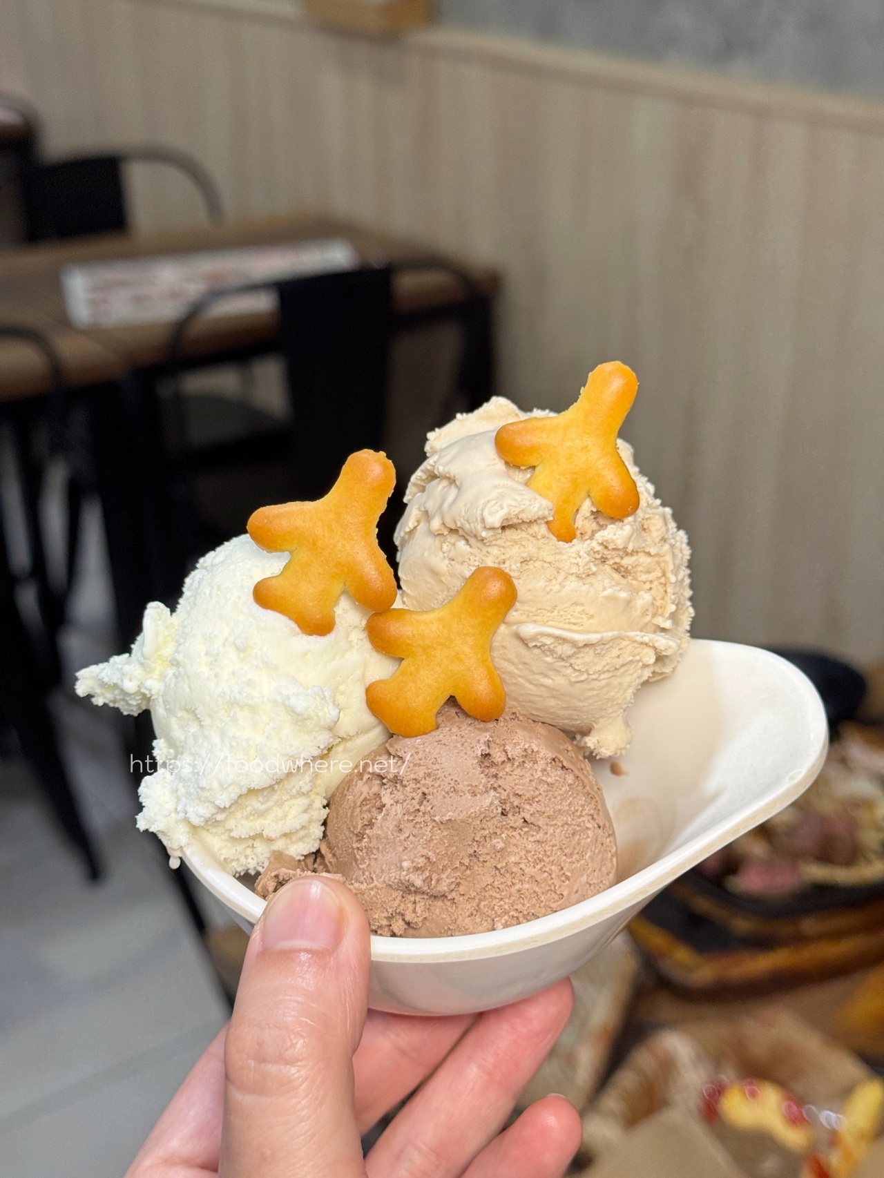 （有菜單）霸氣原塊牛排！《阿財原肉牛排》平價好吃 自助區吃爆牛肉湯、玉米濃湯、冰淇淋 @高雄美食底對