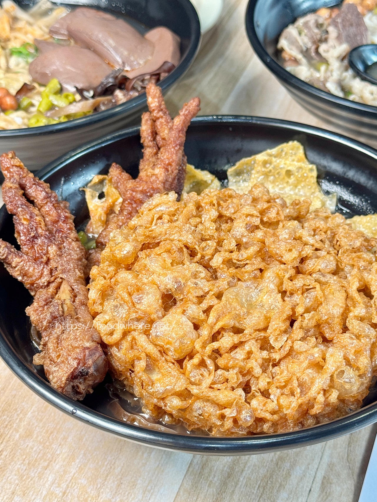必吃限量炸蛋螺螄粉《饗螺螺螄粉楠梓德民店》麻辣鴨血店家自製口感滑嫩入味 楠梓螺螄粉 @高雄美食底對