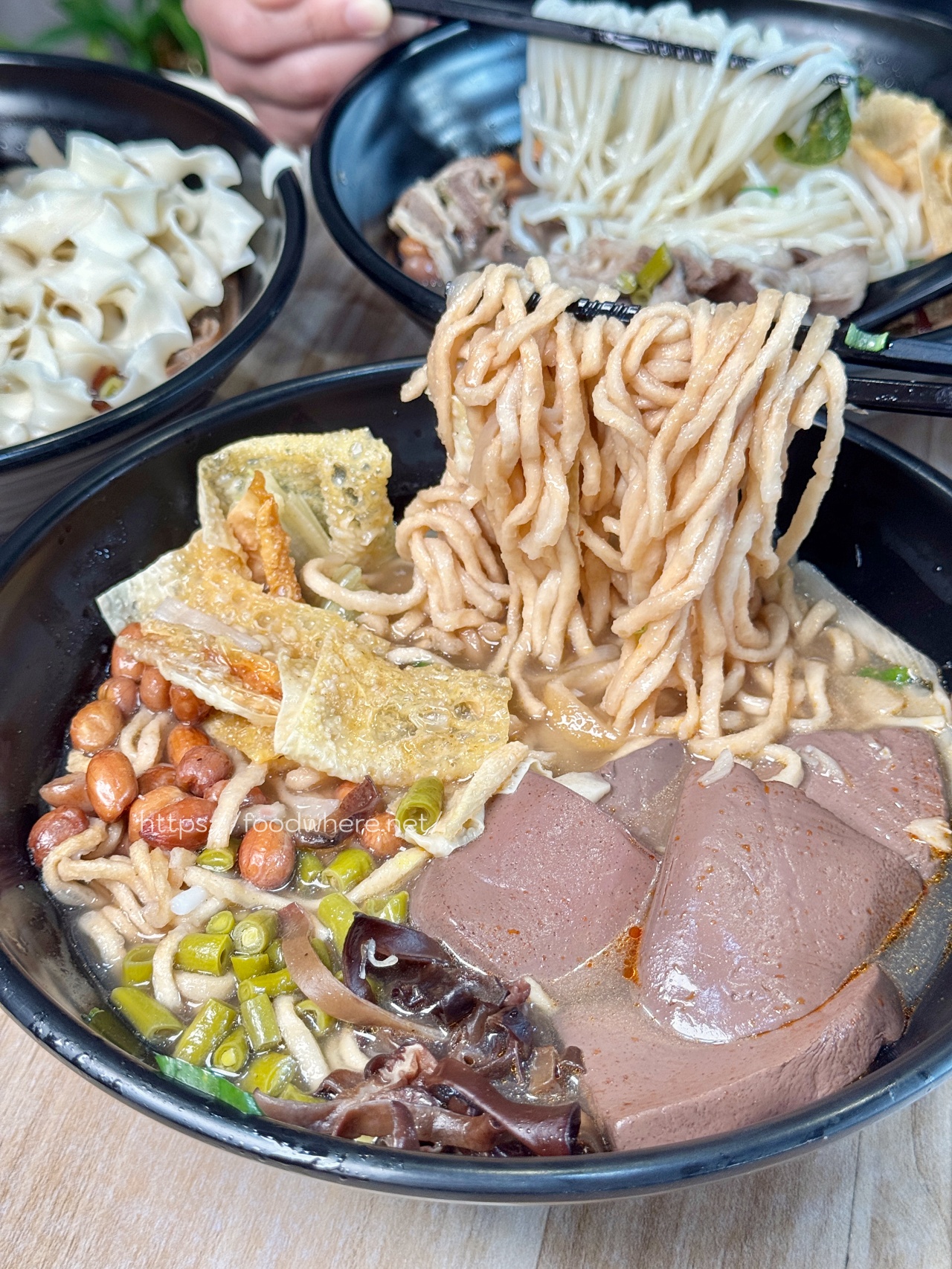 必吃限量炸蛋螺螄粉《饗螺螺螄粉楠梓德民店》麻辣鴨血店家自製口感滑嫩入味 楠梓螺螄粉 @高雄美食底對