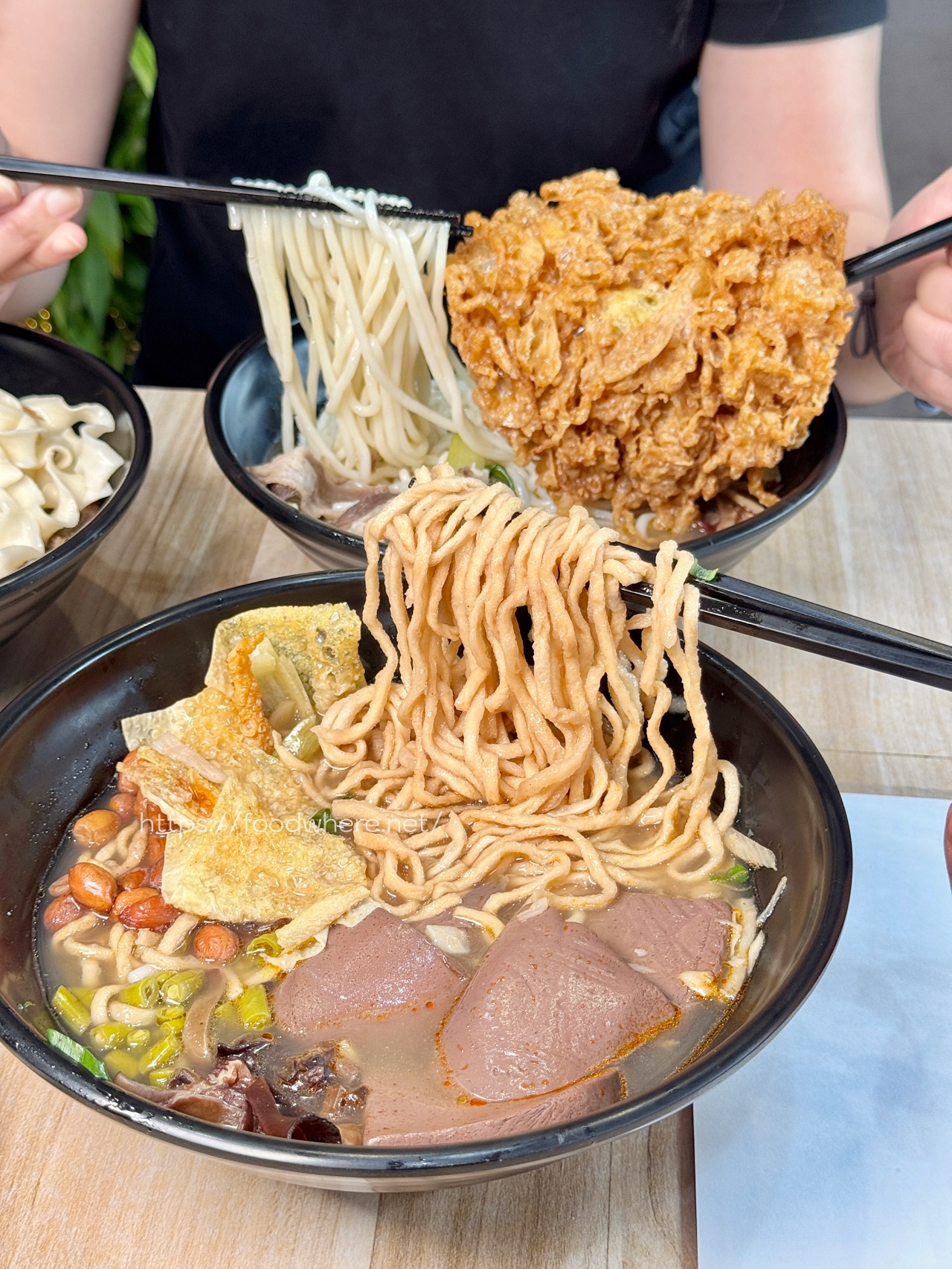 必吃限量炸蛋螺螄粉《饗螺螺螄粉楠梓德民店》麻辣鴨血店家自製口感滑嫩入味 楠梓螺螄粉 @高雄美食底對