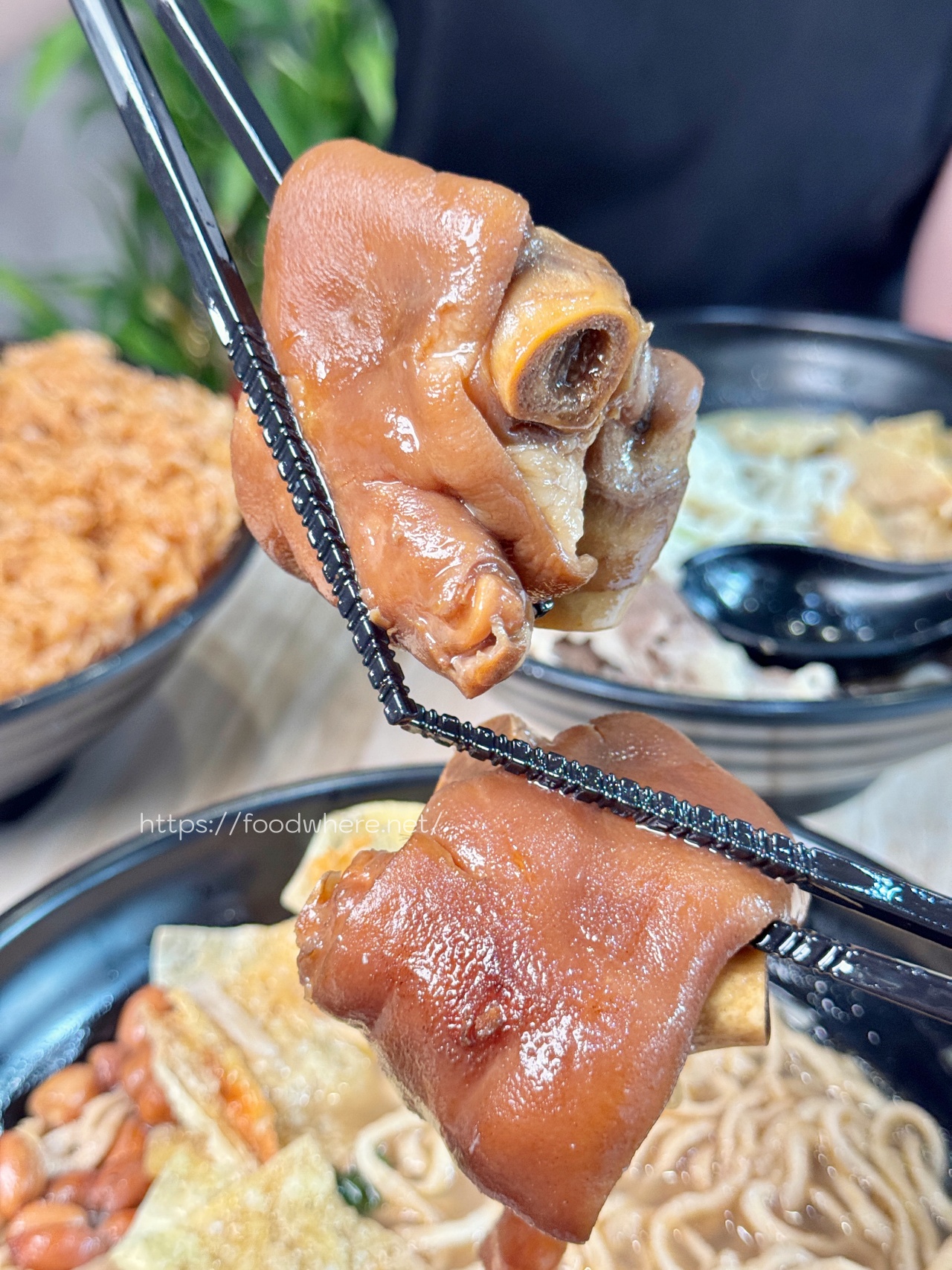 必吃限量炸蛋螺螄粉《饗螺螺螄粉楠梓德民店》麻辣鴨血店家自製口感滑嫩入味 楠梓螺螄粉 @高雄美食底對