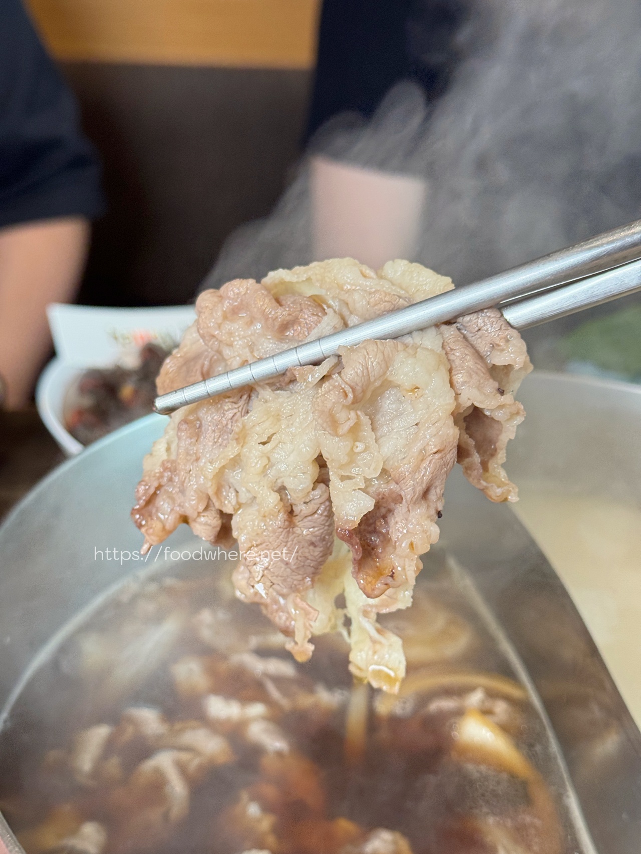 高雄壽喜燒推薦《井兵衛壽喜燒》肉控天堂！全台最浮誇壽喜燒肉盤，加點月亮蝦餅也很可以 @高雄美食底對