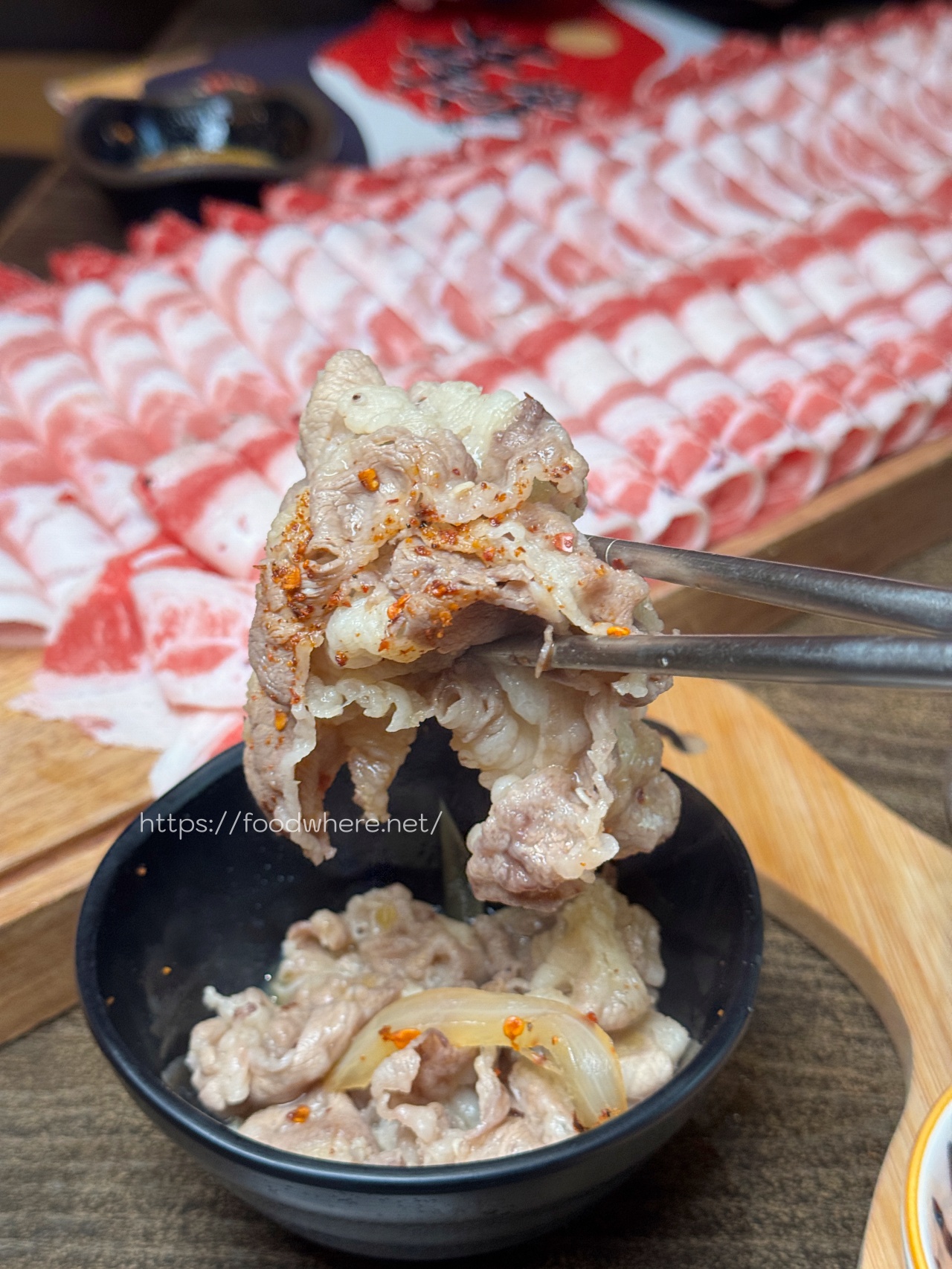 高雄壽喜燒推薦《井兵衛壽喜燒》肉控天堂！全台最浮誇壽喜燒肉盤，加點月亮蝦餅也很可以 @高雄美食底對