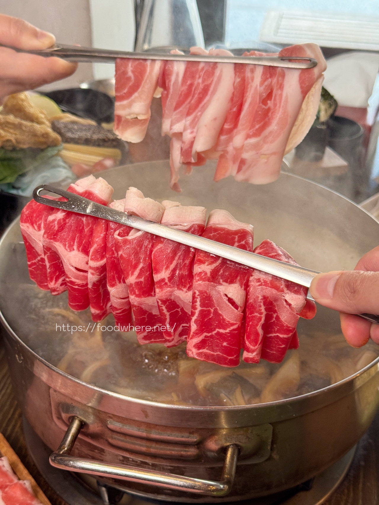 高雄壽喜燒推薦《井兵衛壽喜燒》肉控天堂！全台最浮誇壽喜燒肉盤，加點月亮蝦餅也很可以 @高雄美食底對