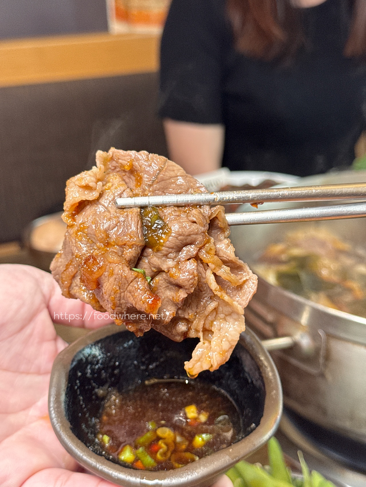 高雄壽喜燒推薦《井兵衛壽喜燒》肉控天堂！全台最浮誇壽喜燒肉盤，加點月亮蝦餅也很可以 @高雄美食底對