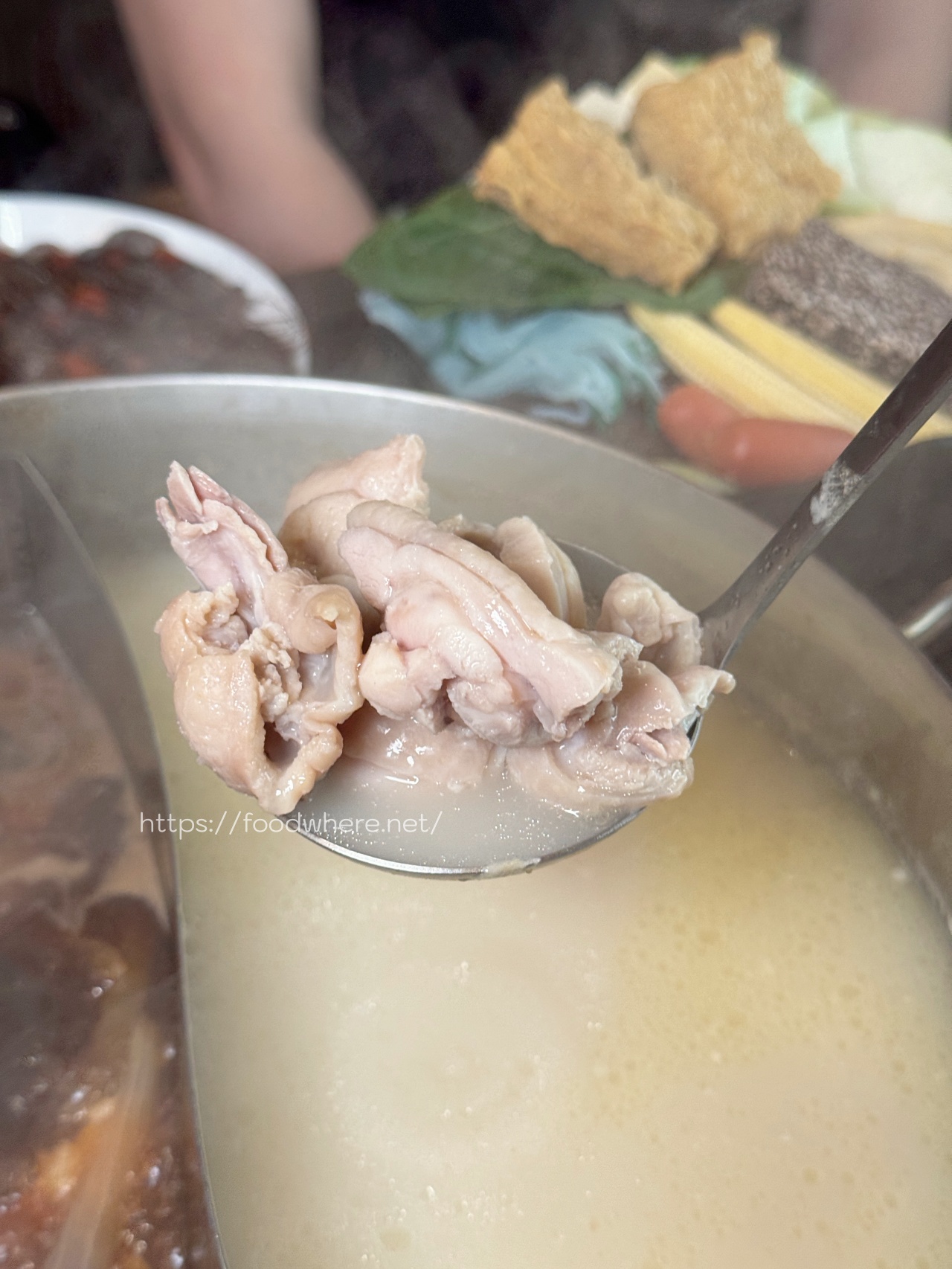 高雄壽喜燒推薦《井兵衛壽喜燒》肉控天堂！全台最浮誇壽喜燒肉盤，加點月亮蝦餅也很可以 @高雄美食底對