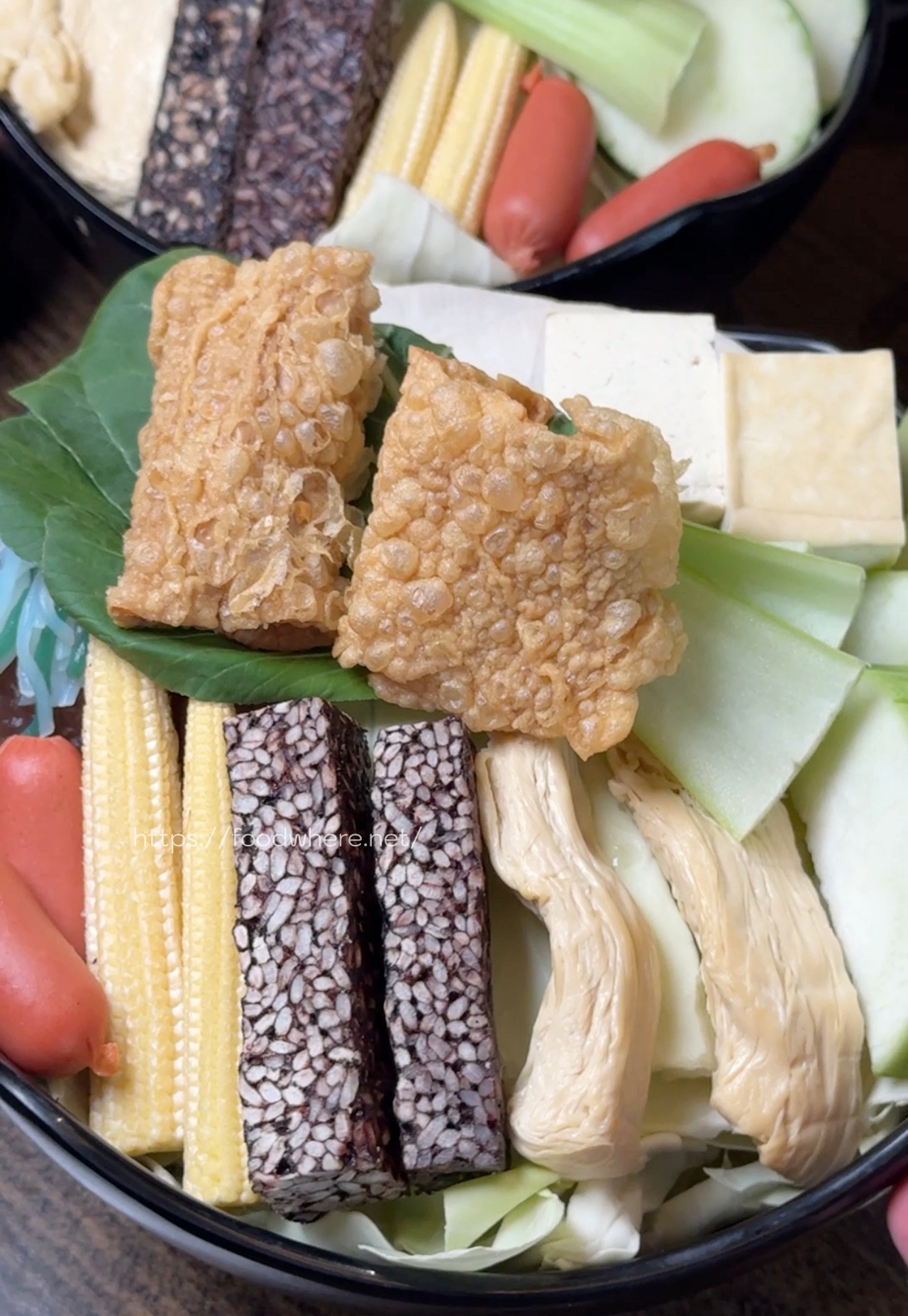 高雄壽喜燒推薦《井兵衛壽喜燒》肉控天堂！全台最浮誇壽喜燒肉盤，加點月亮蝦餅也很可以 @高雄美食底對