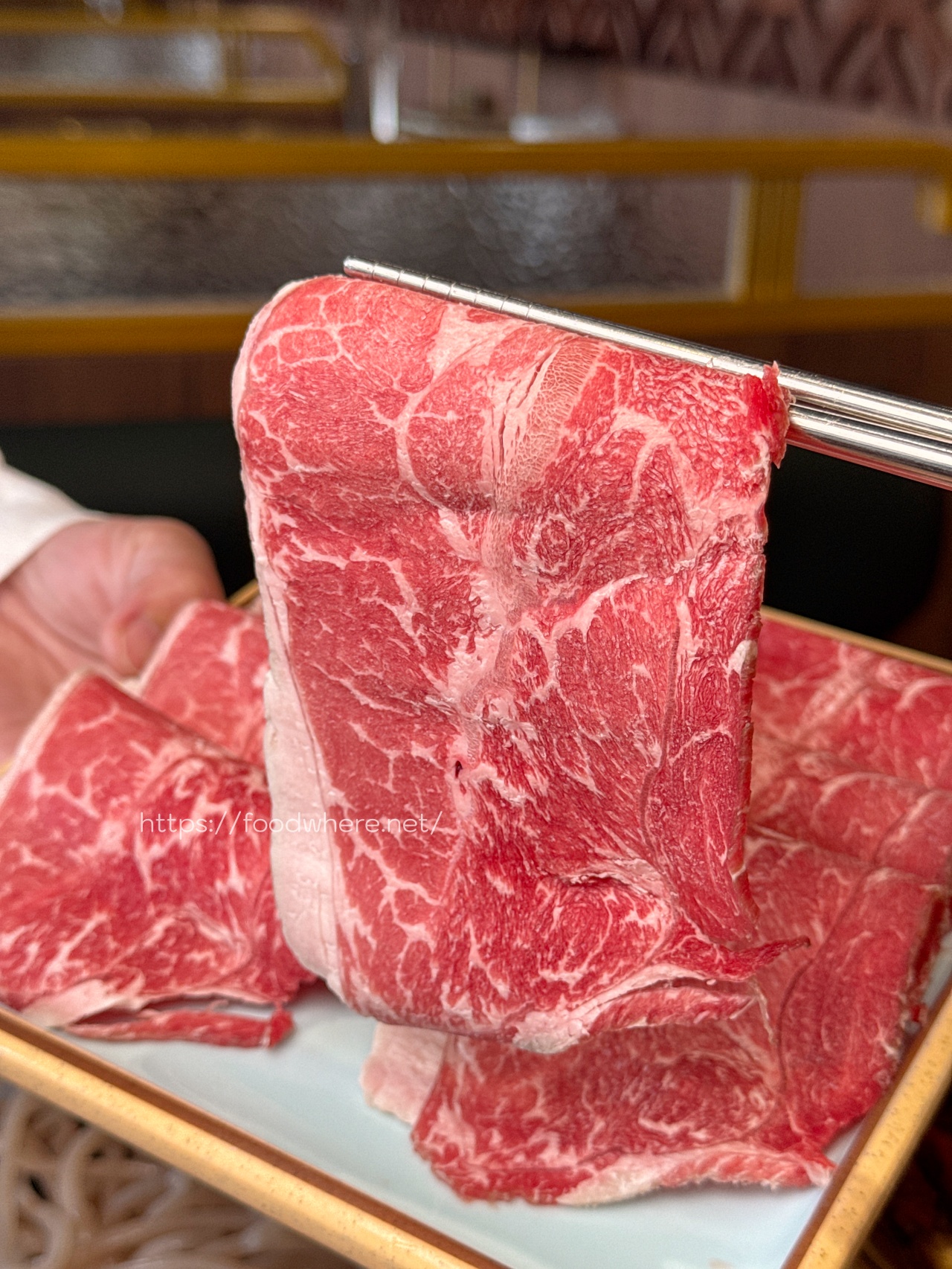 （有菜單）高雄火鍋推薦《泗川見麻辣鴛鴦鍋》絕代雙椒香麻上癮、老甕酸菜清爽解膩！自助菜吧超豐盛，套餐也能海陸大滿足 @高雄美食底對