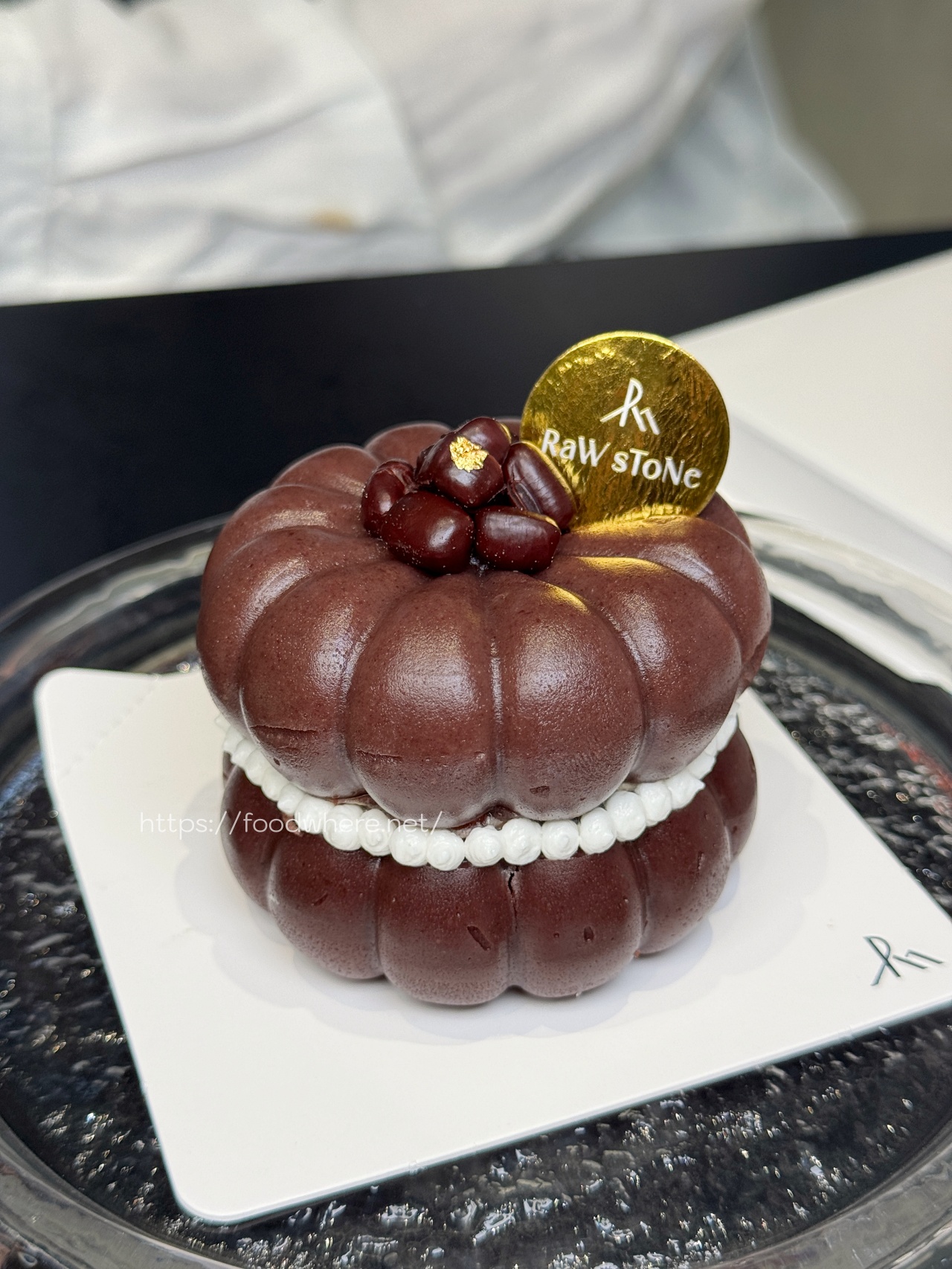 高雄質感法式甜點品牌《Raw Stone》母親節蛋糕 ！甜桃莓果禮讚！聖多諾黑夢幻唯美蛋糕 @高雄美食底對