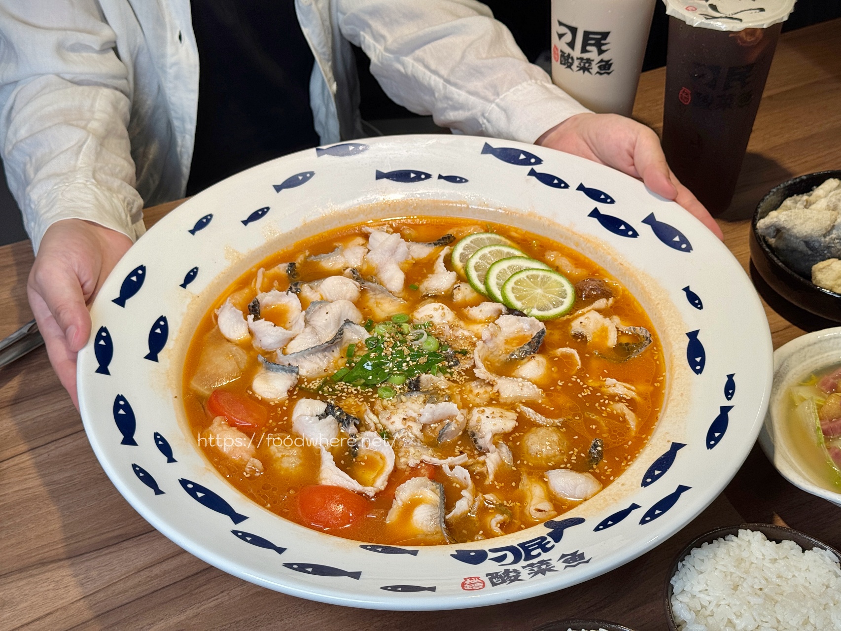 （完整菜單）高雄左營《刁民酸菜魚富裕店》高雄的刁民們真的等太久！老罈酸菜魚酸&#038;初戀蕃茄魚 白飯兩碗起跳～ @高雄美食底對