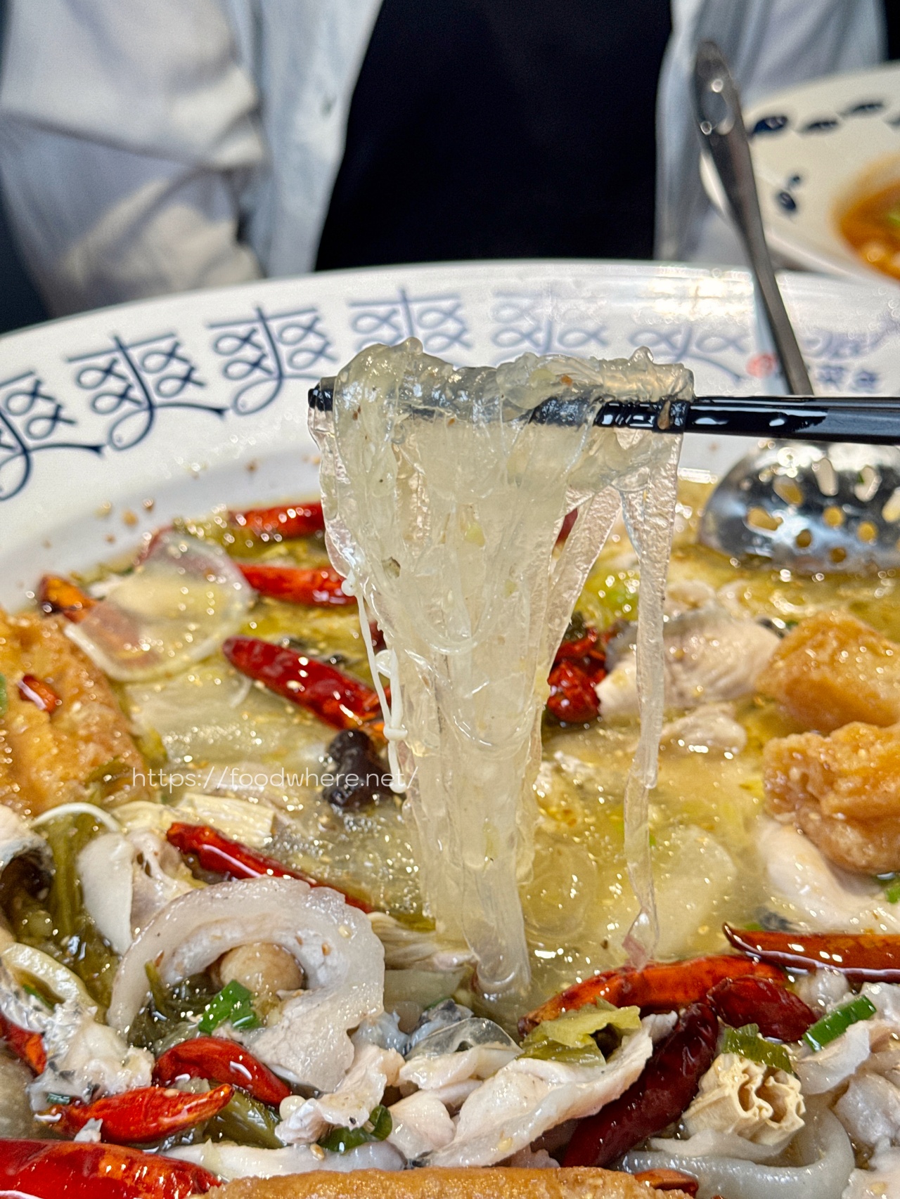 （完整菜單）高雄左營《刁民酸菜魚富裕店》高雄的刁民們真的等太久！老罈酸菜魚酸&#038;初戀蕃茄魚 白飯兩碗起跳～ @高雄美食底對