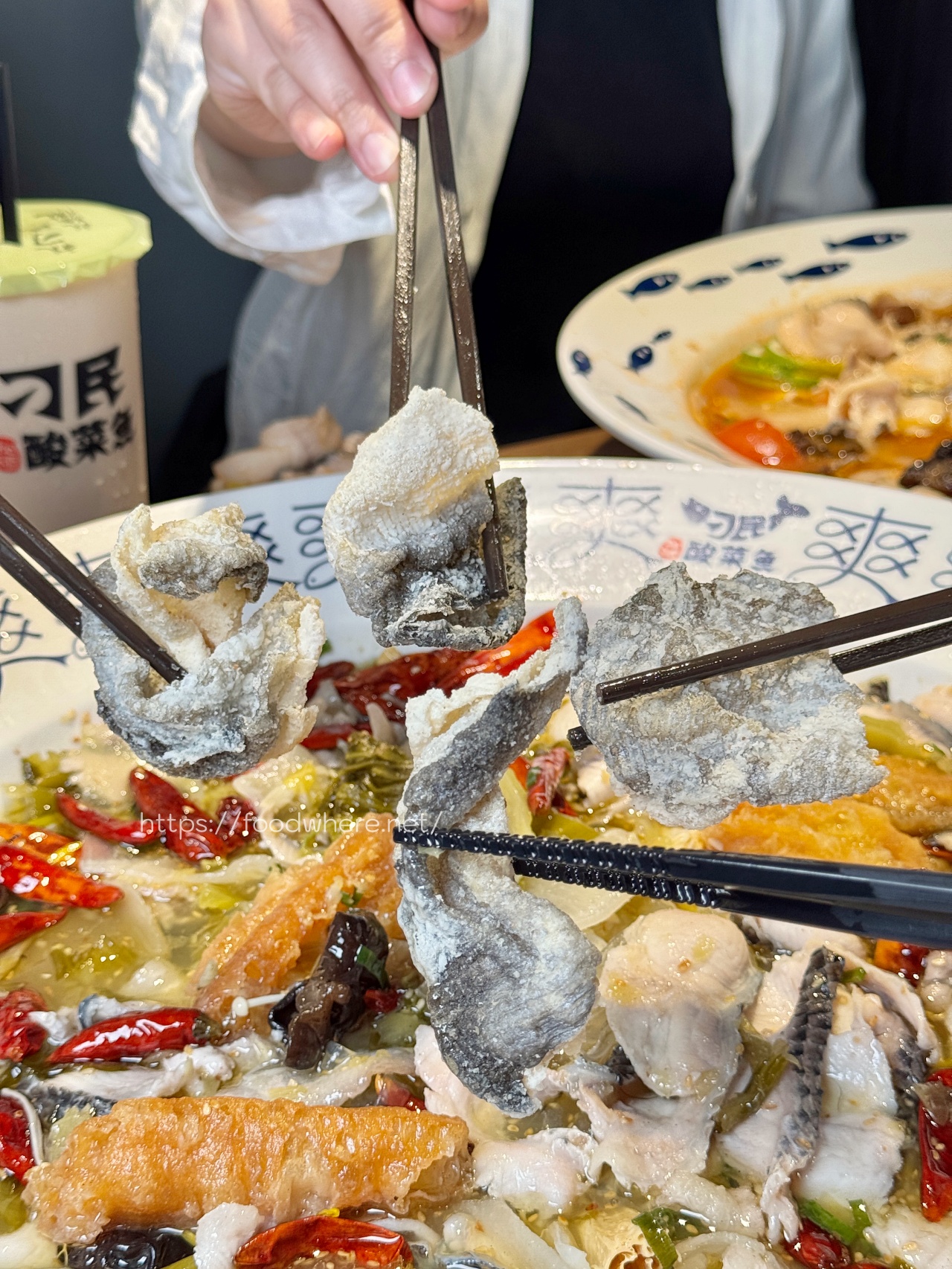 （完整菜單）高雄左營《刁民酸菜魚富裕店》高雄的刁民們真的等太久！老罈酸菜魚酸&#038;初戀蕃茄魚 白飯兩碗起跳～ @高雄美食底對