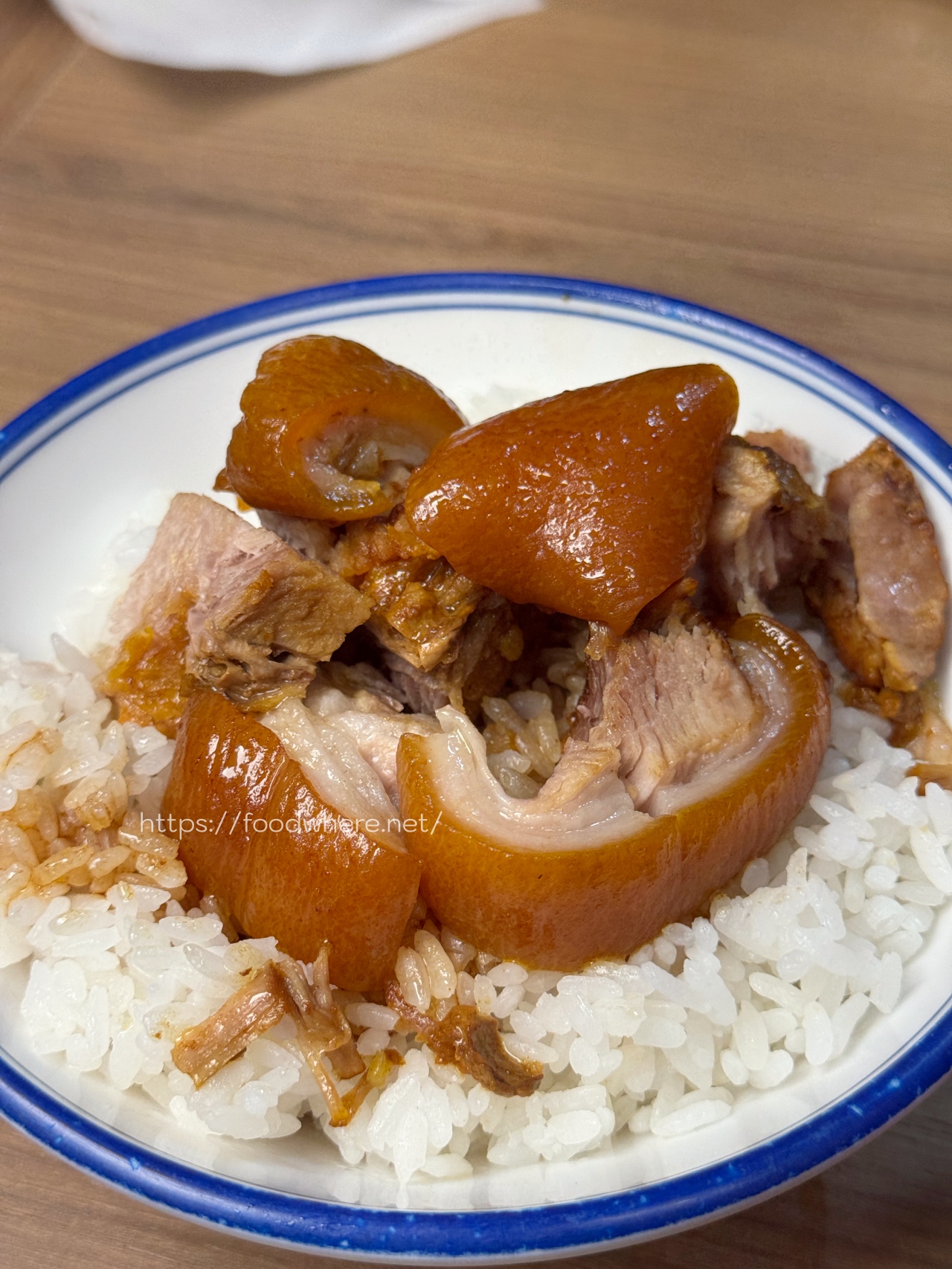 高雄最威牛肉麵《318霸王牛肉麵》腿庫飯、紅油抄手也都非常好吃！ @高雄美食底對