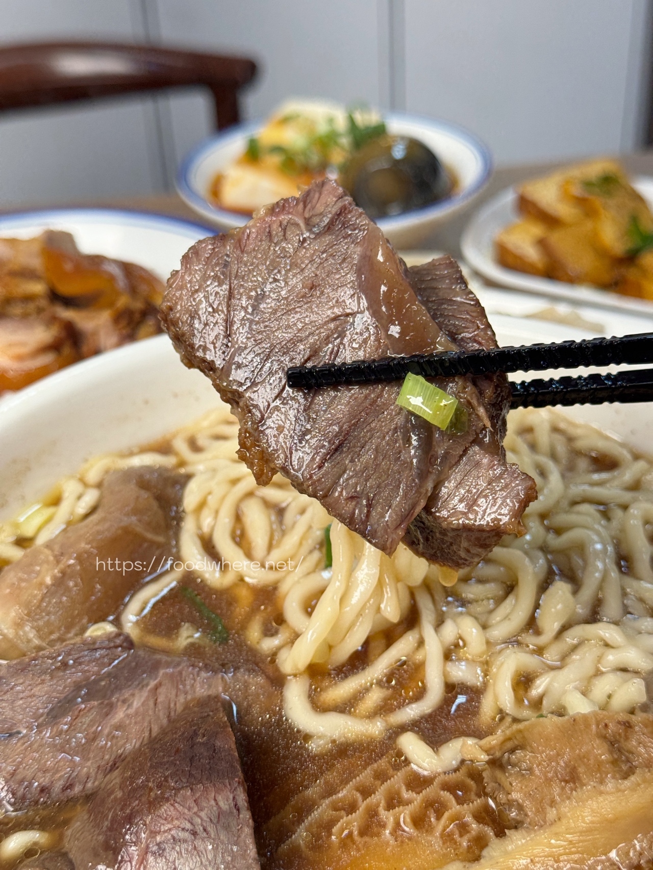 高雄最威牛肉麵《318霸王牛肉麵》腿庫飯、紅油抄手也都非常好吃！ @高雄美食底對