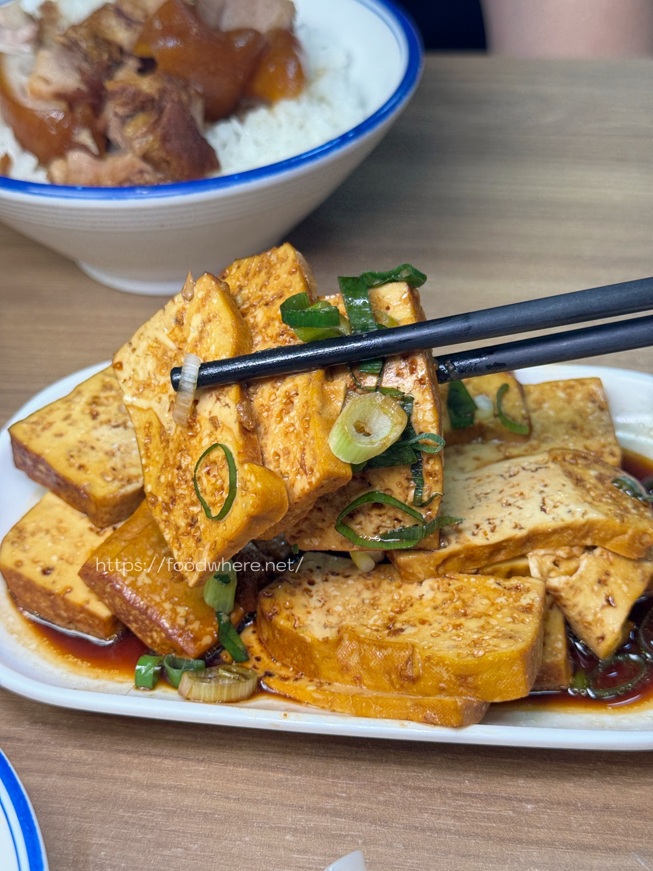 高雄最威牛肉麵《318霸王牛肉麵》腿庫飯、紅油抄手也都非常好吃！ @高雄美食底對