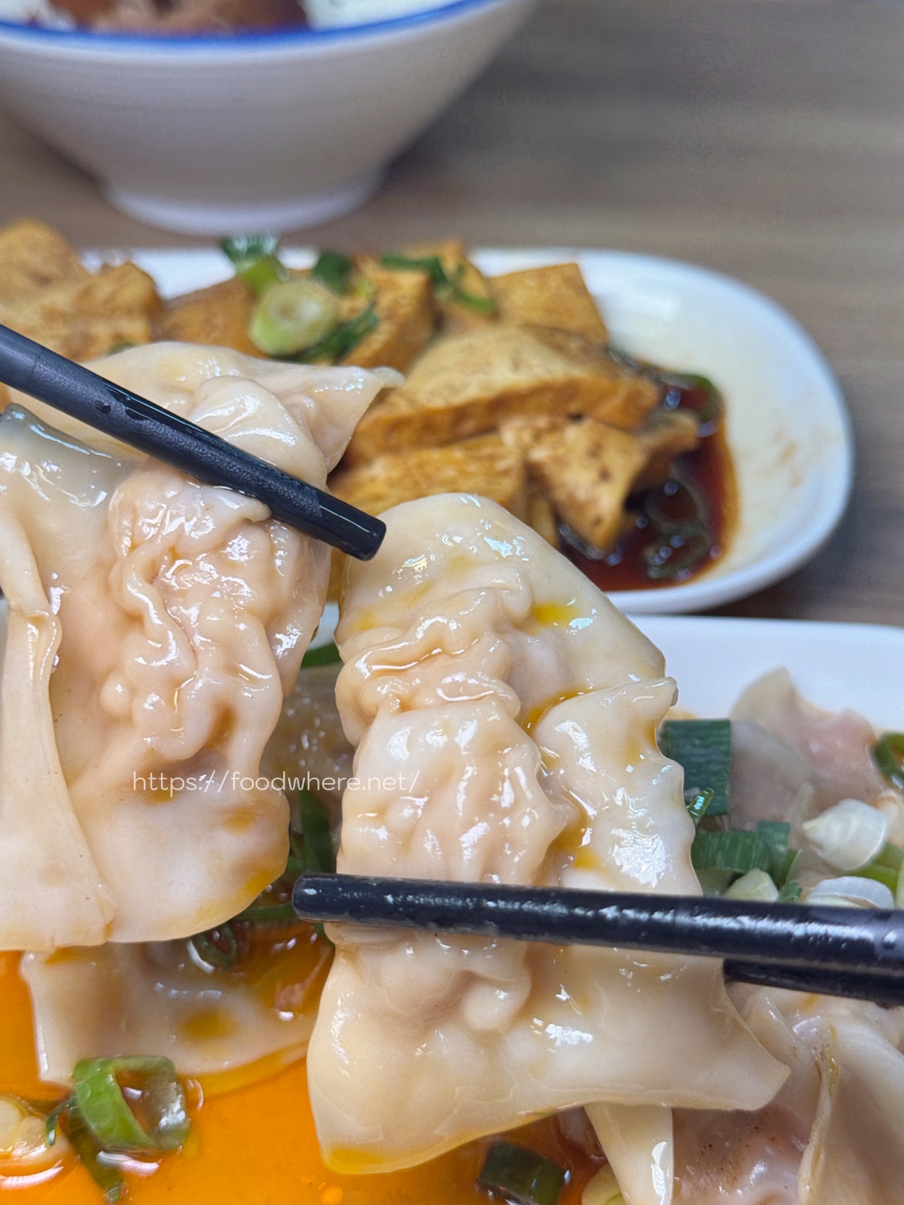 高雄最威牛肉麵《318霸王牛肉麵》腿庫飯、紅油抄手也都非常好吃！ @高雄美食底對