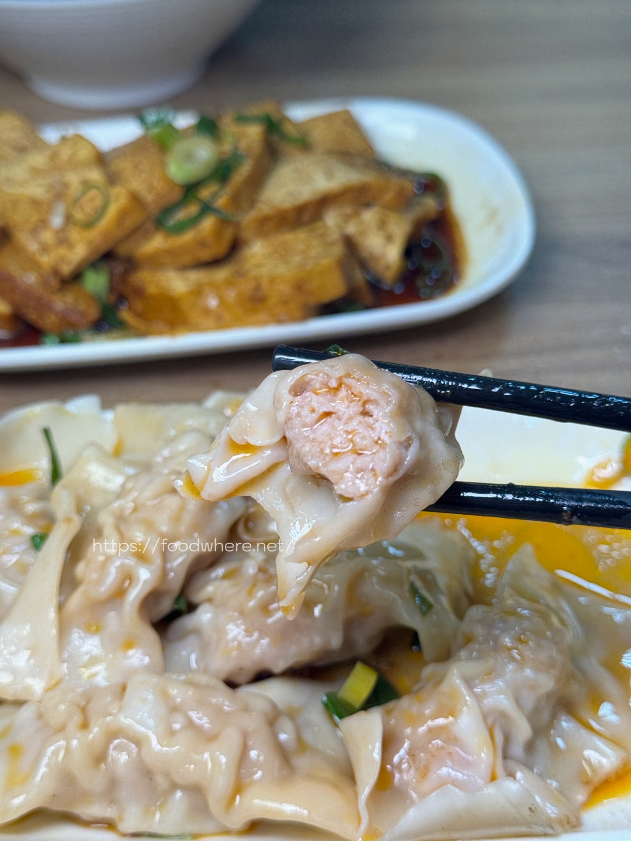 高雄最威牛肉麵《318霸王牛肉麵》腿庫飯、紅油抄手也都非常好吃！ @高雄美食底對