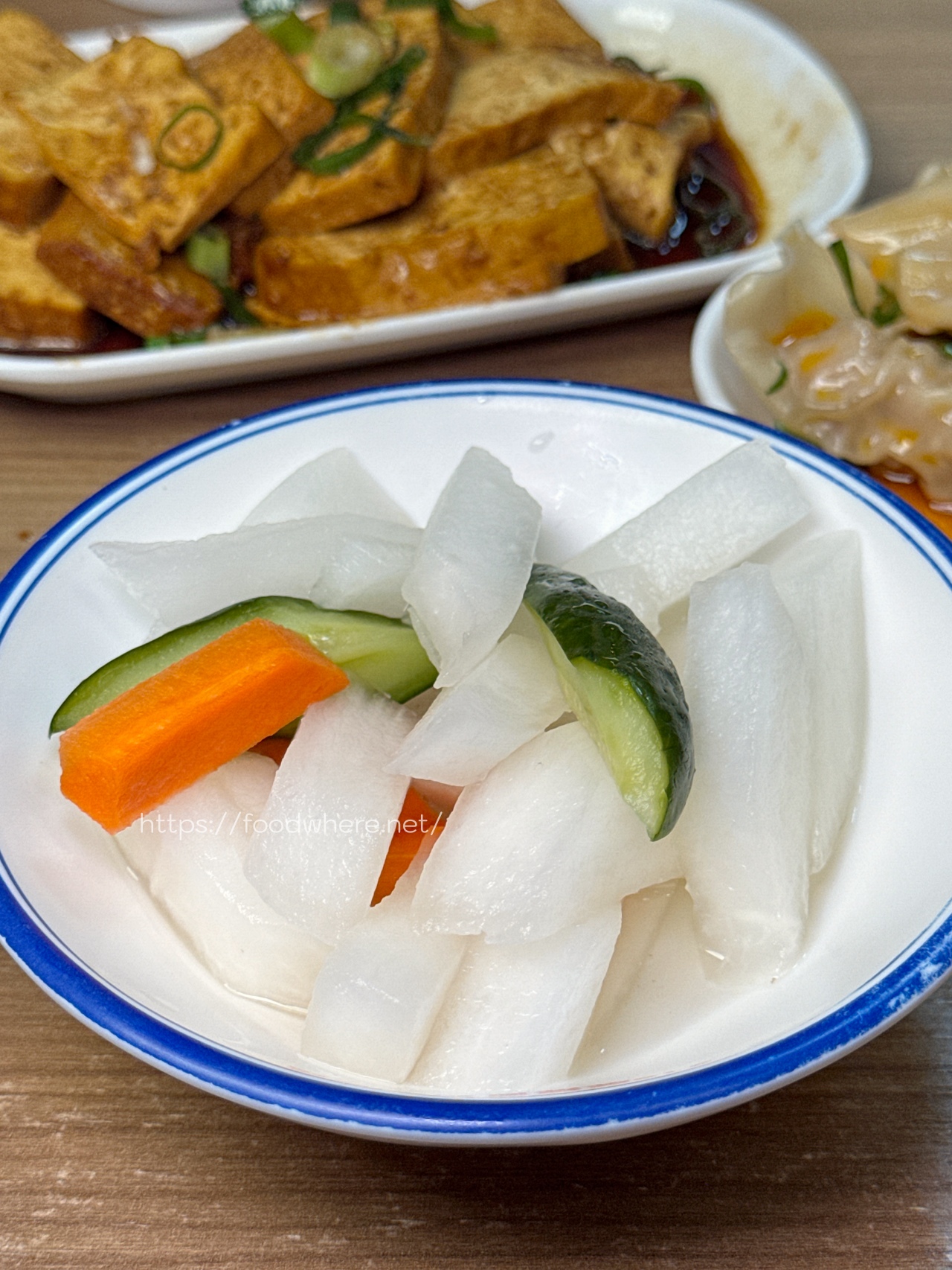 高雄最威牛肉麵《318霸王牛肉麵》腿庫飯、紅油抄手也都非常好吃！ @高雄美食底對