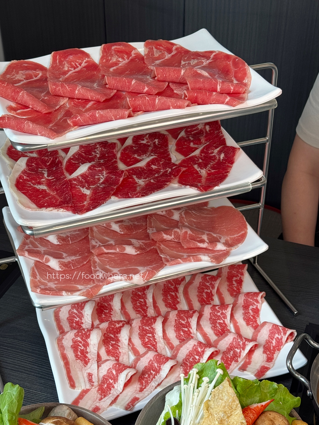 （有菜單）高雄新開幕《對馬涮涮屋》肉霸王雙人套餐直接給四大盤肉 @高雄美食底對