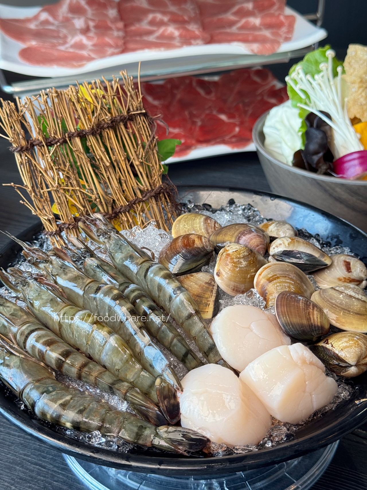 （有菜單）高雄新開幕《對馬涮涮屋》肉霸王雙人套餐直接給四大盤肉 @高雄美食底對