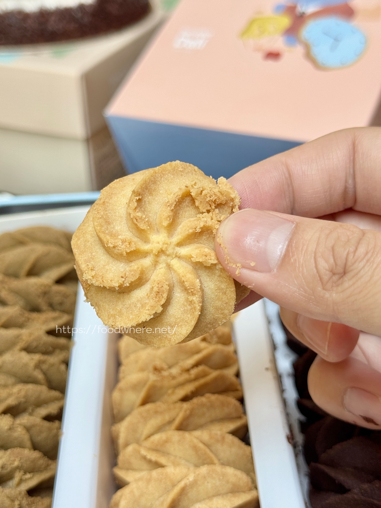 高雄千層蛋糕推薦《狸小路手作烘焙》全台烘焙大賞Top 30中，唯一上榜的千層蛋糕專賣店！夢時代B1甜點控必收 @高雄美食底對