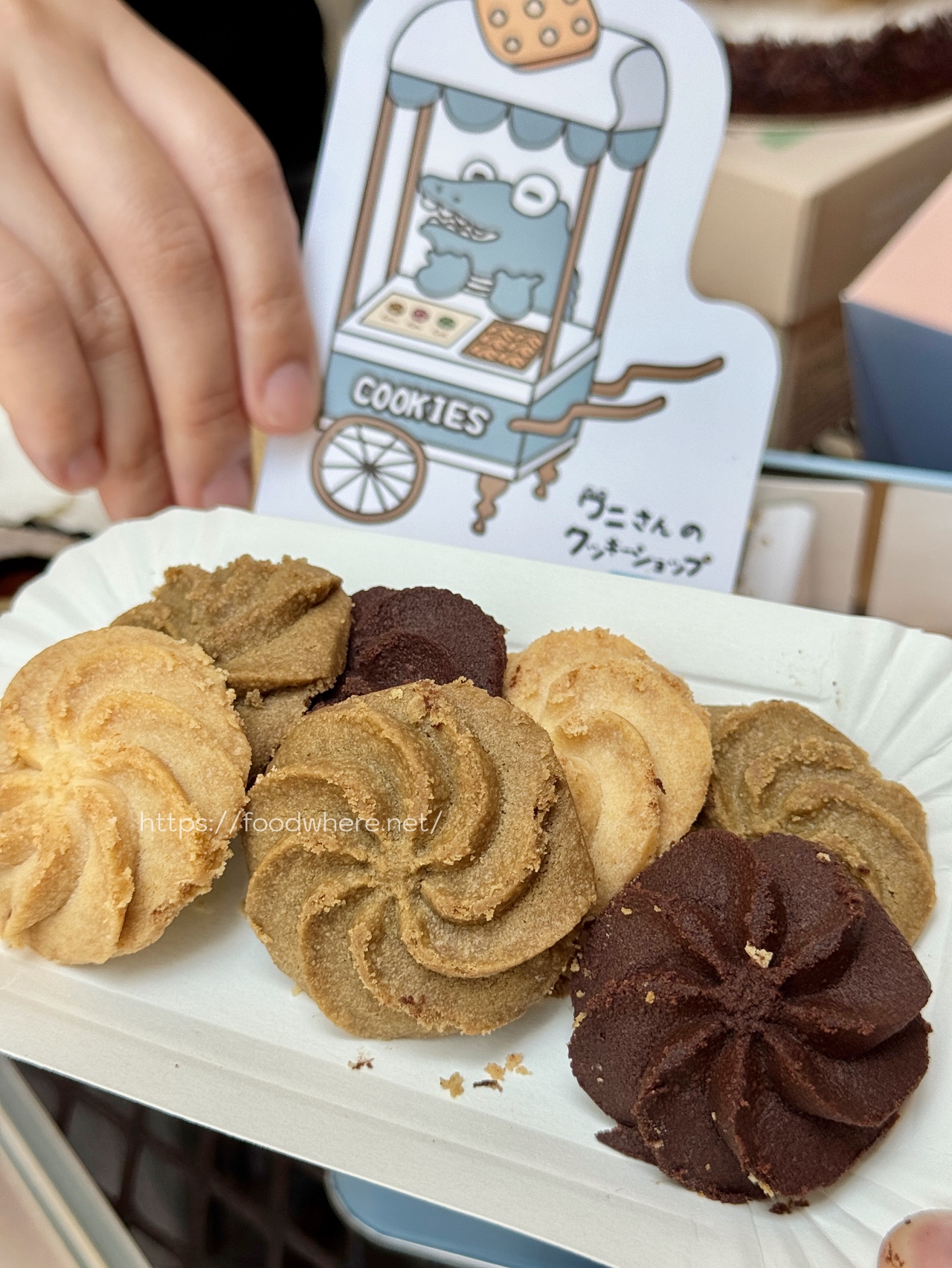 高雄千層蛋糕推薦《狸小路手作烘焙》全台烘焙大賞Top 30中，唯一上榜的千層蛋糕專賣店！夢時代B1甜點控必收 @高雄美食底對