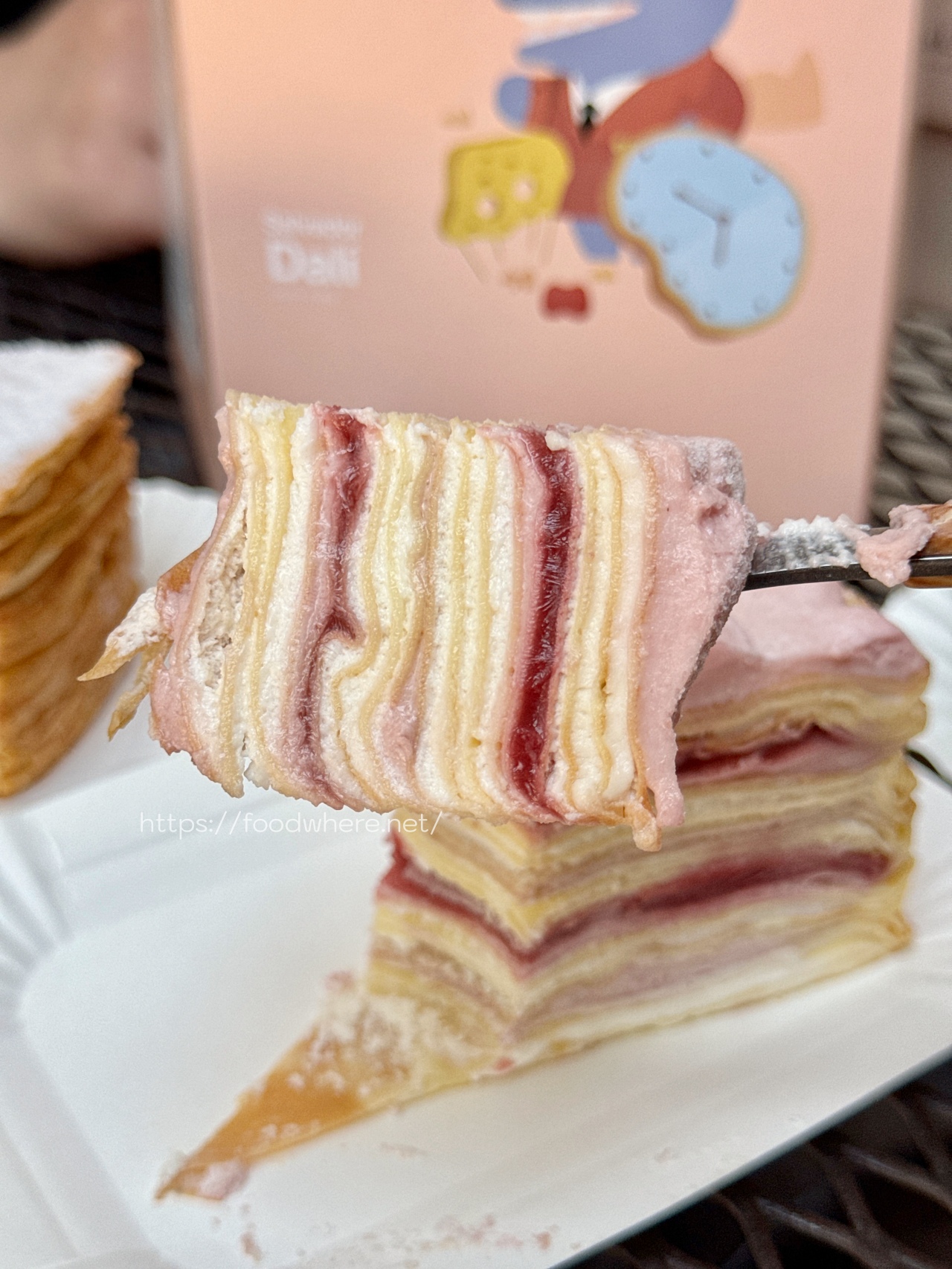 高雄千層蛋糕推薦《狸小路手作烘焙》全台烘焙大賞Top 30中，唯一上榜的千層蛋糕專賣店！夢時代B1甜點控必收 @高雄美食底對