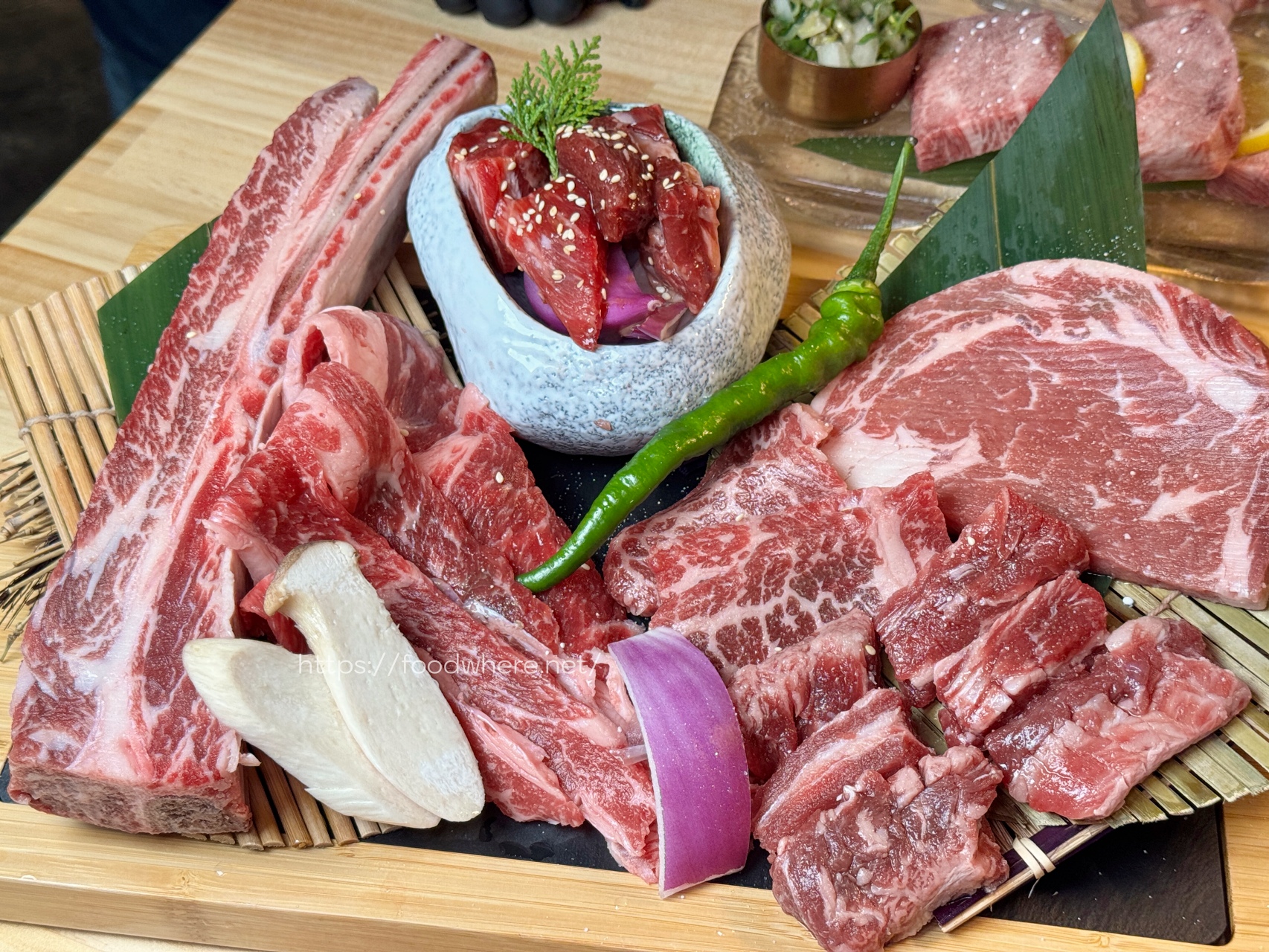 （完整菜單）高雄新開幕韓式燒肉《慕十里韓式燒肉 高雄左營店》超狂雙人套餐全攻略！活醃蟹限量、厚切牛舌超犯規 @高雄美食底對