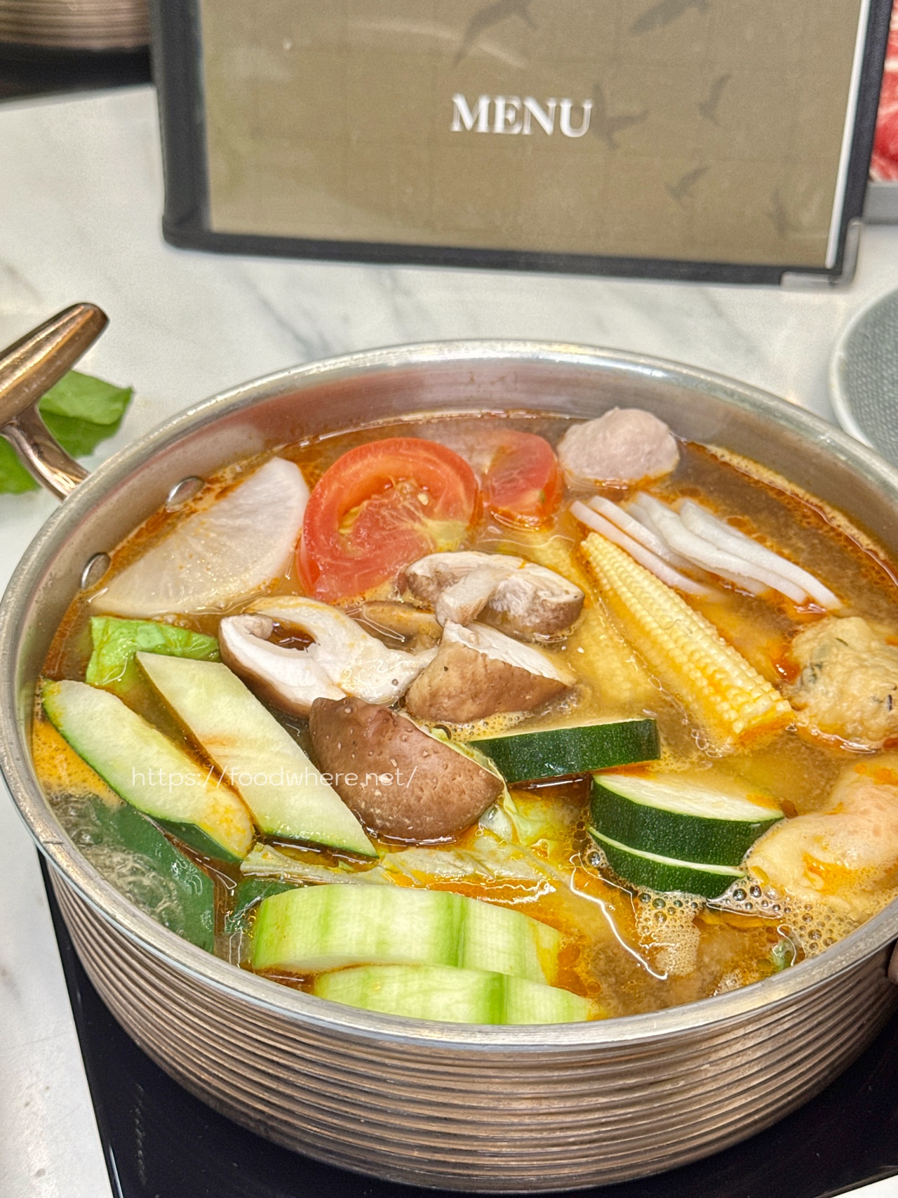 （有放菜單）高雄最強火鍋菜吧《伊根鍋屋鼎強店》肉品升級、自助區超狂蔬菜鍋料吃到飽！宵夜時段也能來用餐 @高雄美食底對