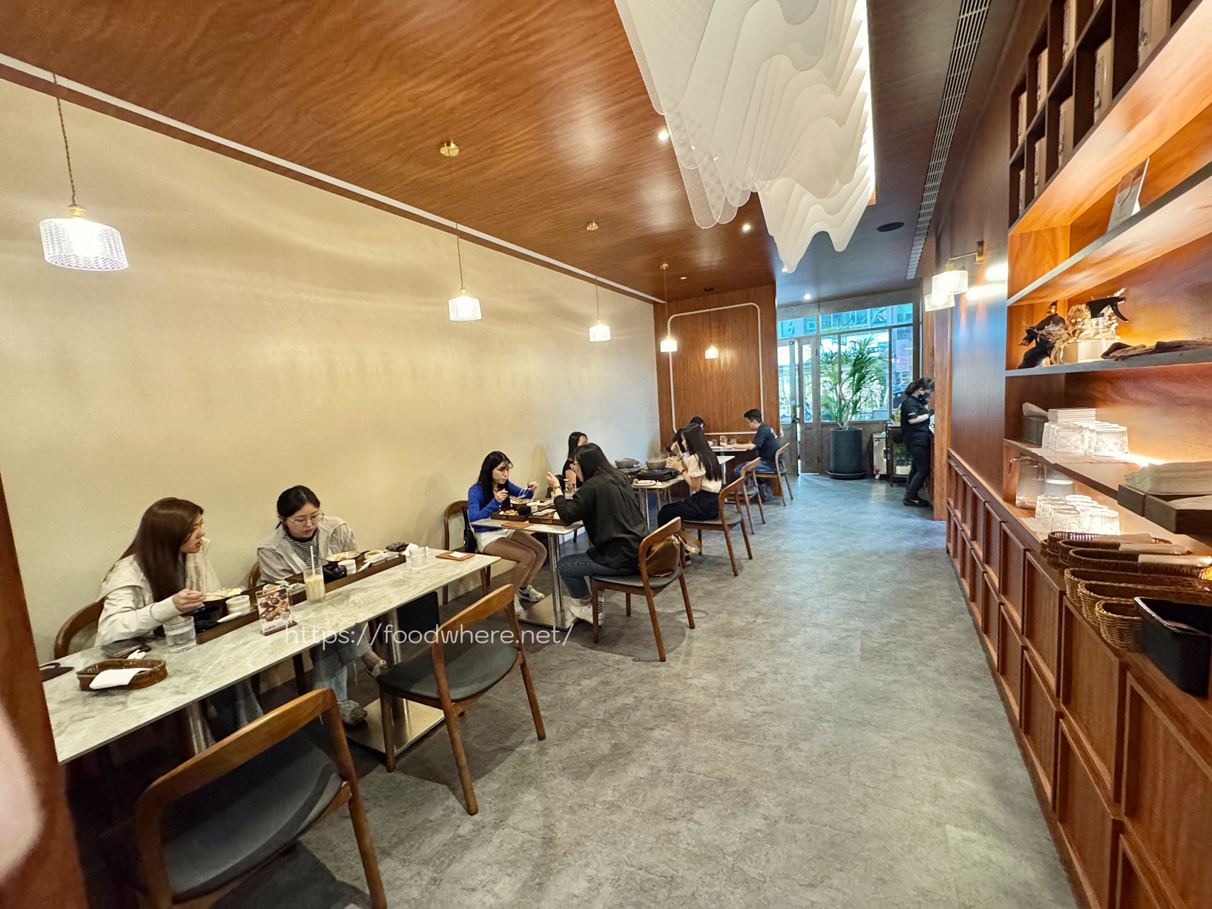 （有完整菜單）高雄最強蒜蝦飯《究鶴餐館》新品爆量干貝親子丼 、火鍋、壽喜燒，高雄森林系餐廳 @高雄美食底對