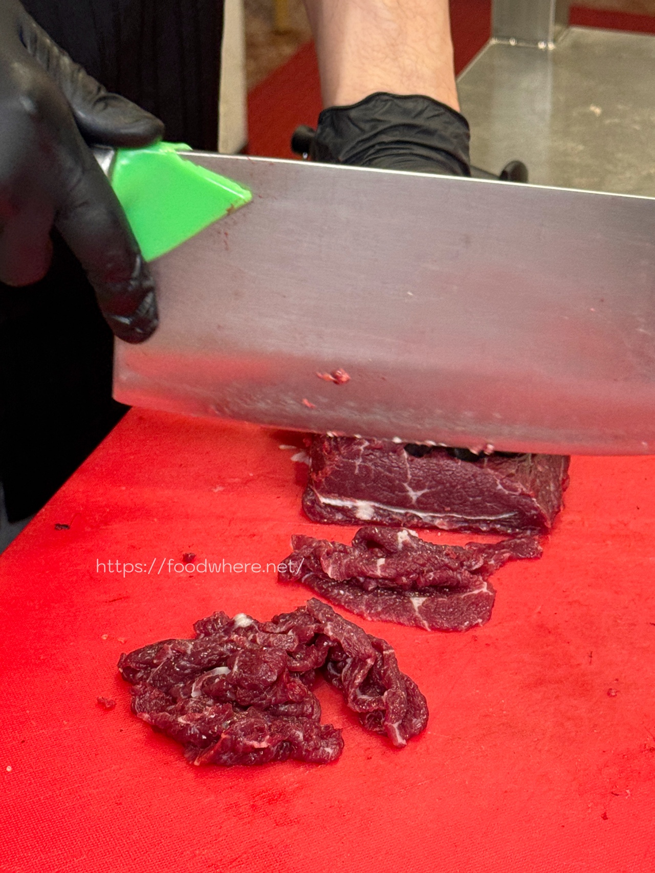 溫體牛控必收！高雄《山皇牛潮汕溫體牛肉火鍋》超強手打牛肉丸必點，現切牛肉、牛骨清湯鍋超驚艷 @高雄美食底對