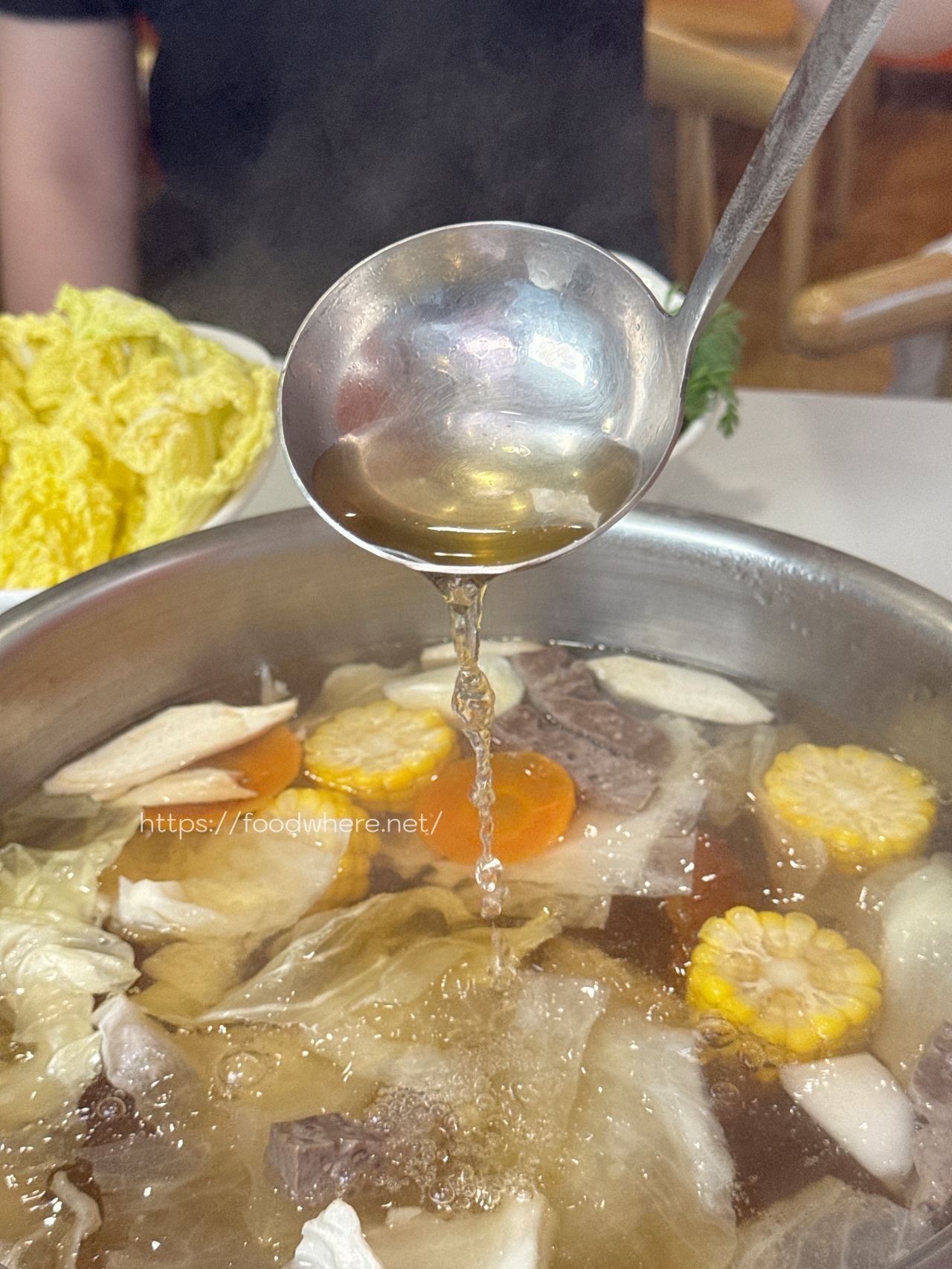 溫體牛控必收！高雄《山皇牛潮汕溫體牛肉火鍋》超強手打牛肉丸必點，現切牛肉、牛骨清湯鍋超驚艷 @高雄美食底對