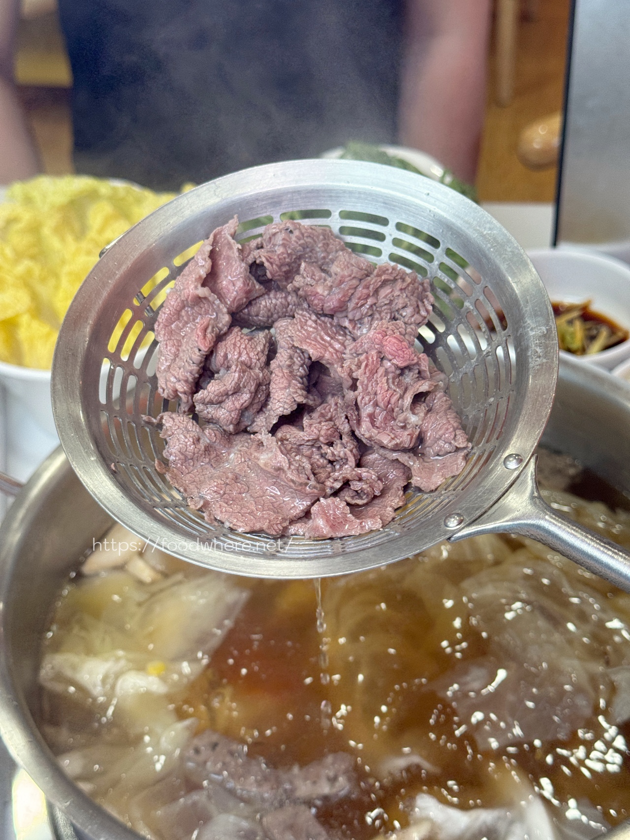 溫體牛控必收！高雄《山皇牛潮汕溫體牛肉火鍋》超強手打牛肉丸必點，現切牛肉、牛骨清湯鍋超驚艷 @高雄美食底對