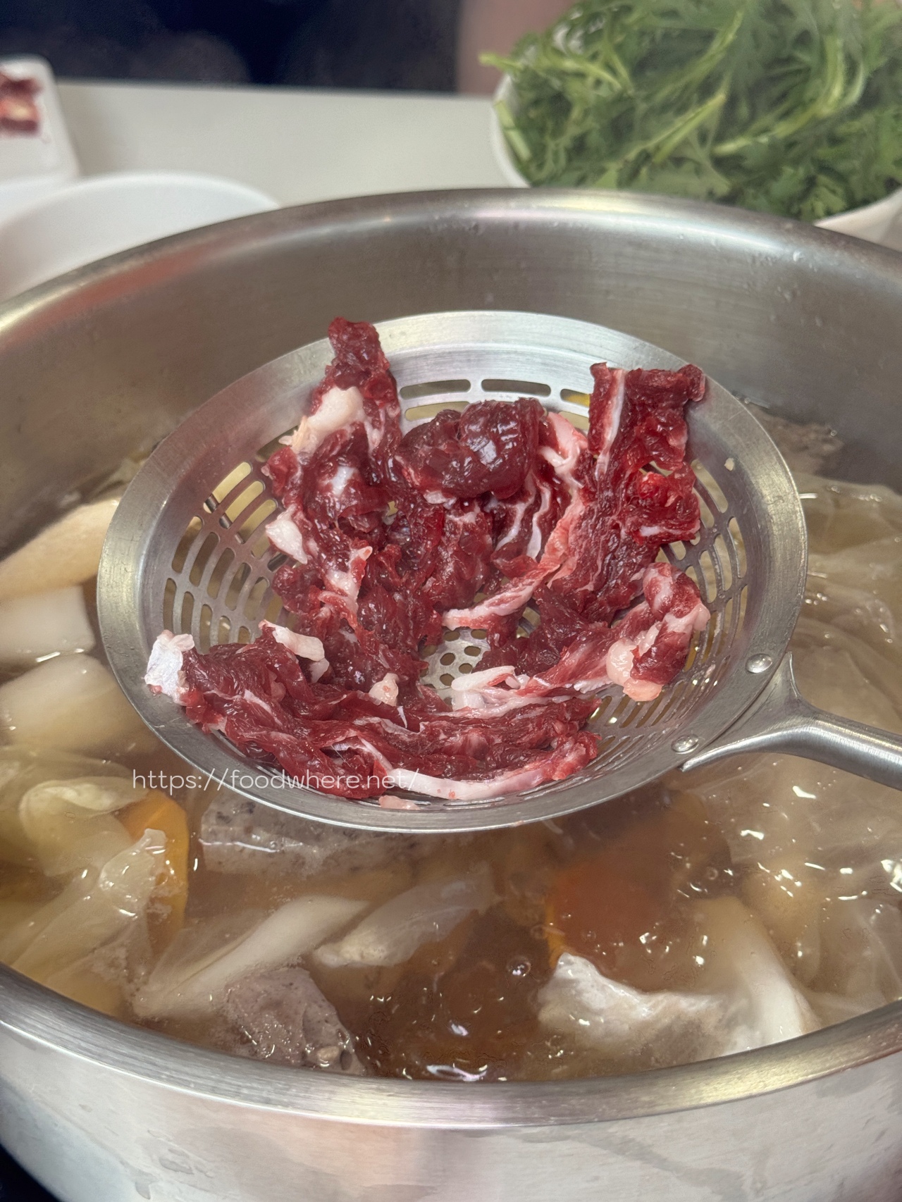 溫體牛控必收！高雄《山皇牛潮汕溫體牛肉火鍋》超強手打牛肉丸必點，現切牛肉、牛骨清湯鍋超驚艷 @高雄美食底對