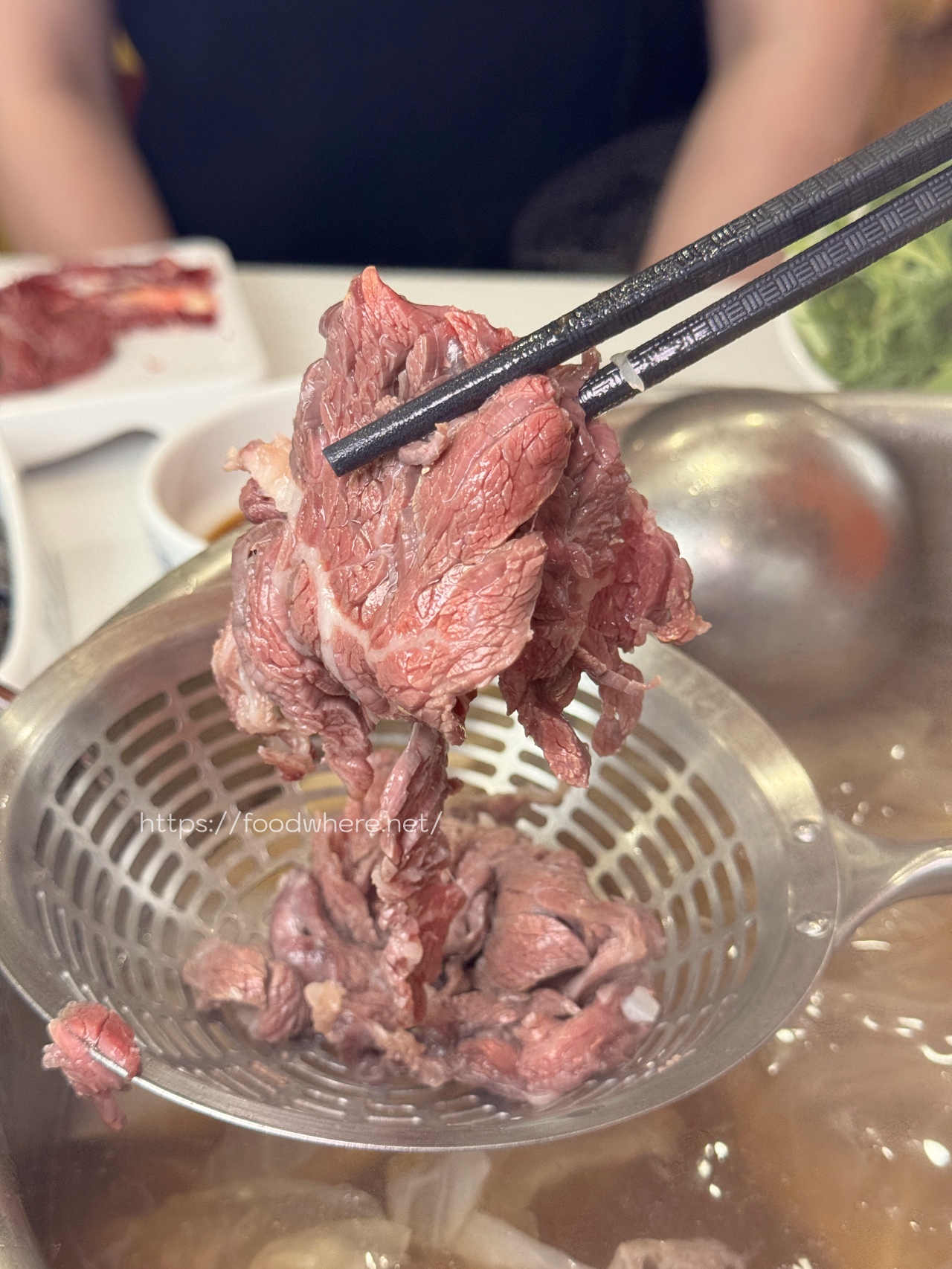 溫體牛控必收！高雄《山皇牛潮汕溫體牛肉火鍋》超強手打牛肉丸必點，現切牛肉、牛骨清湯鍋超驚艷 @高雄美食底對