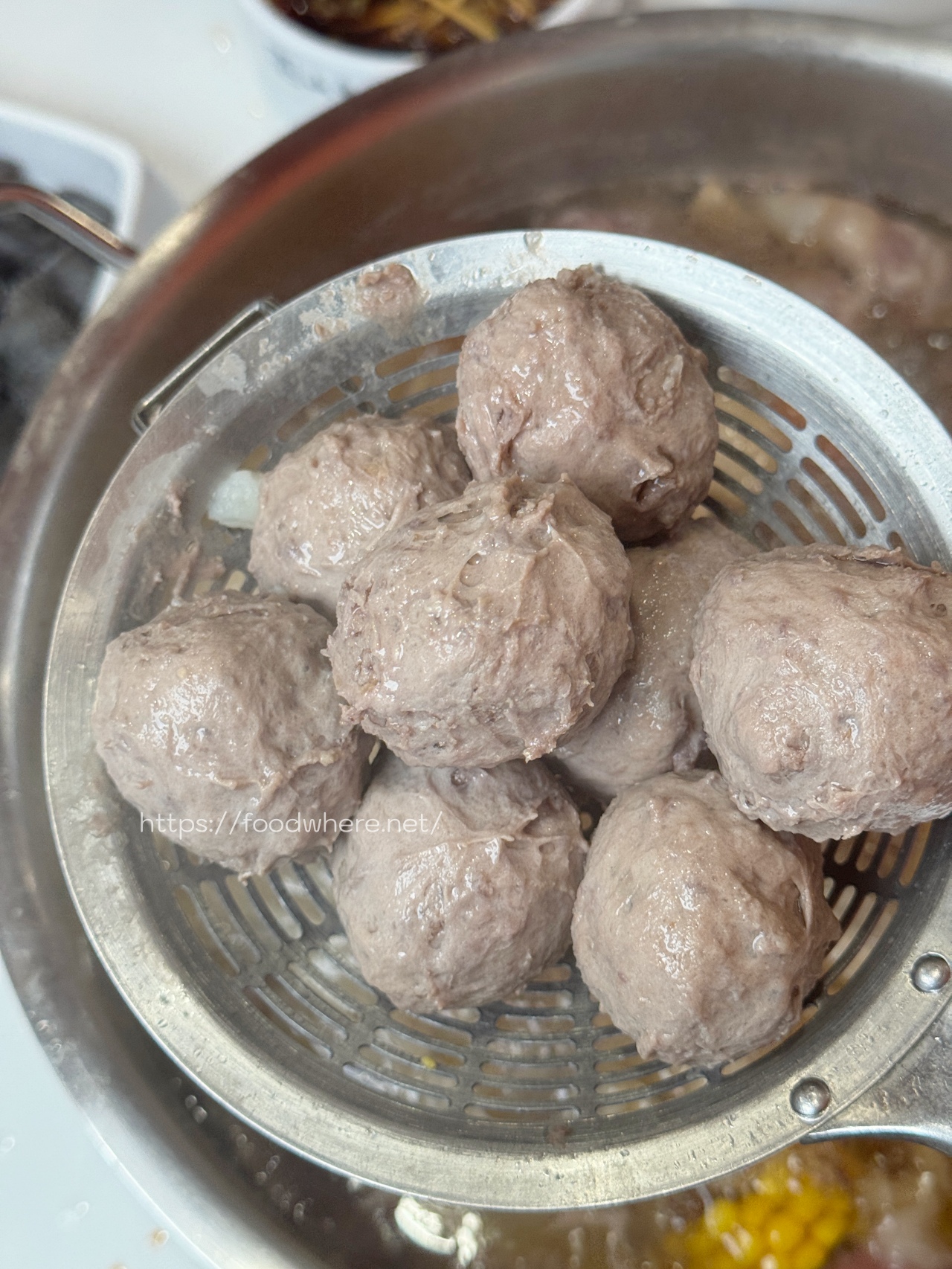 溫體牛控必收！高雄《山皇牛潮汕溫體牛肉火鍋》超強手打牛肉丸必點，現切牛肉、牛骨清湯鍋超驚艷 @高雄美食底對
