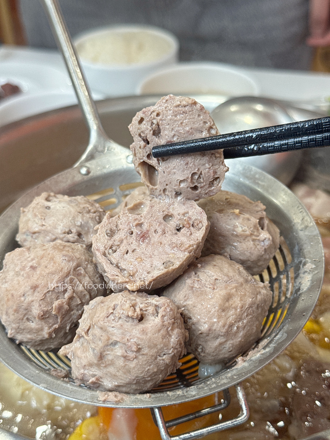 溫體牛控必收！高雄《山皇牛潮汕溫體牛肉火鍋》超強手打牛肉丸必點，現切牛肉、牛骨清湯鍋超驚艷 @高雄美食底對