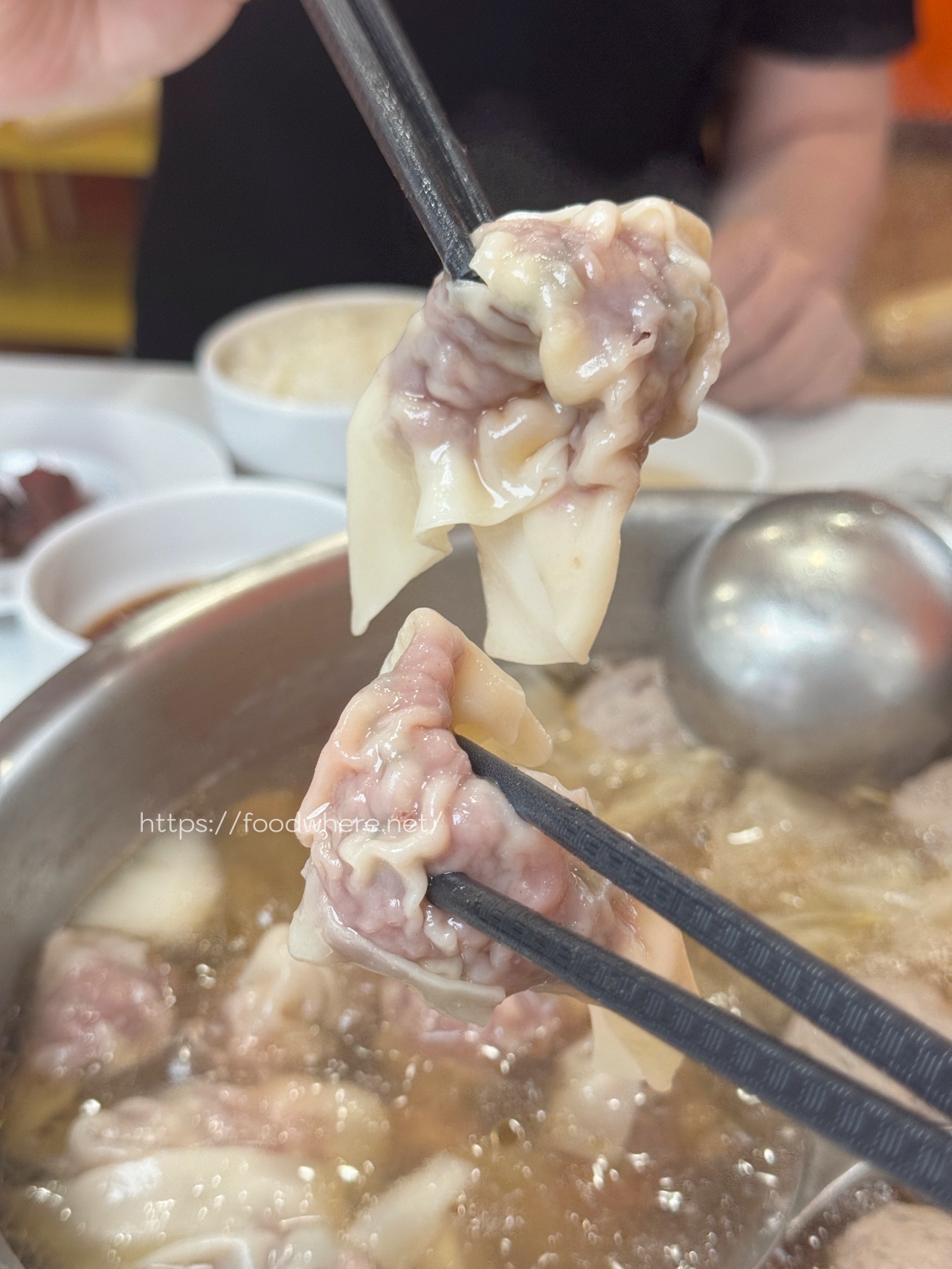 溫體牛控必收！高雄《山皇牛潮汕溫體牛肉火鍋》超強手打牛肉丸必點，現切牛肉、牛骨清湯鍋超驚艷 @高雄美食底對
